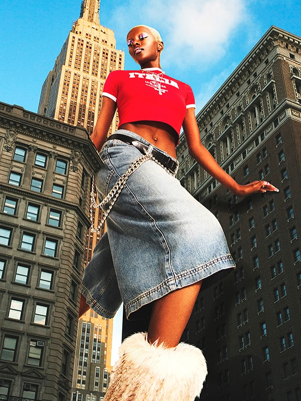 CITYSCAPE 🌇🧡 NEW EDITORIAL SHOT BY @haninas...