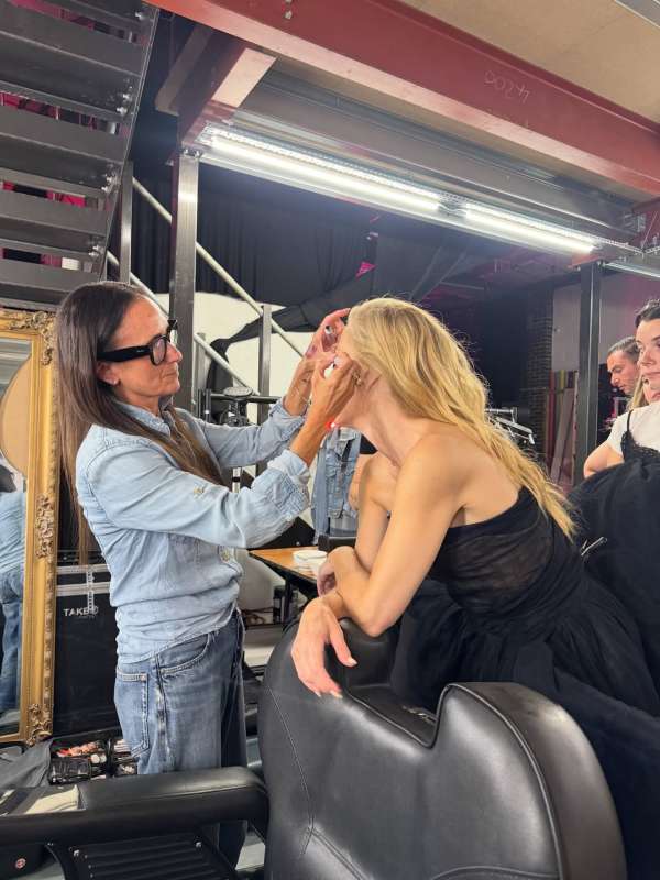 On set bts with @yanavannuffel shooting @gi...