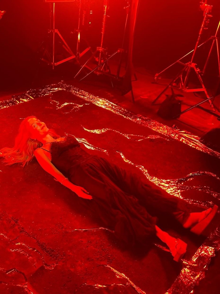 On set bts with @yanavannuffel shooting @gilliana ...