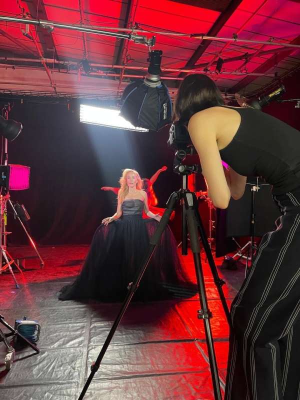On set bts with @yanavannuffel shooting @gi...