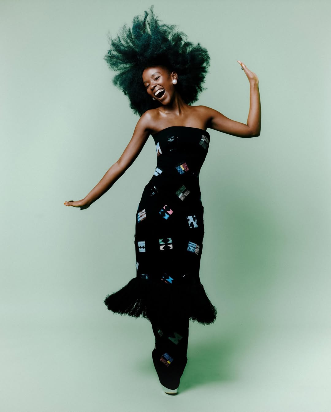 GLAMOUR SA |  Dec. 25