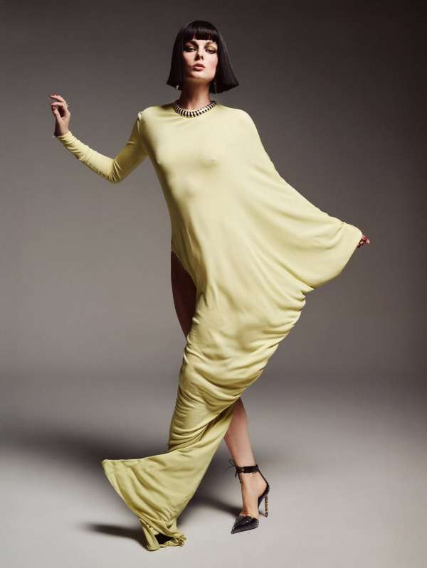 Aylah Petersen shot for Vogue Greece Photog...