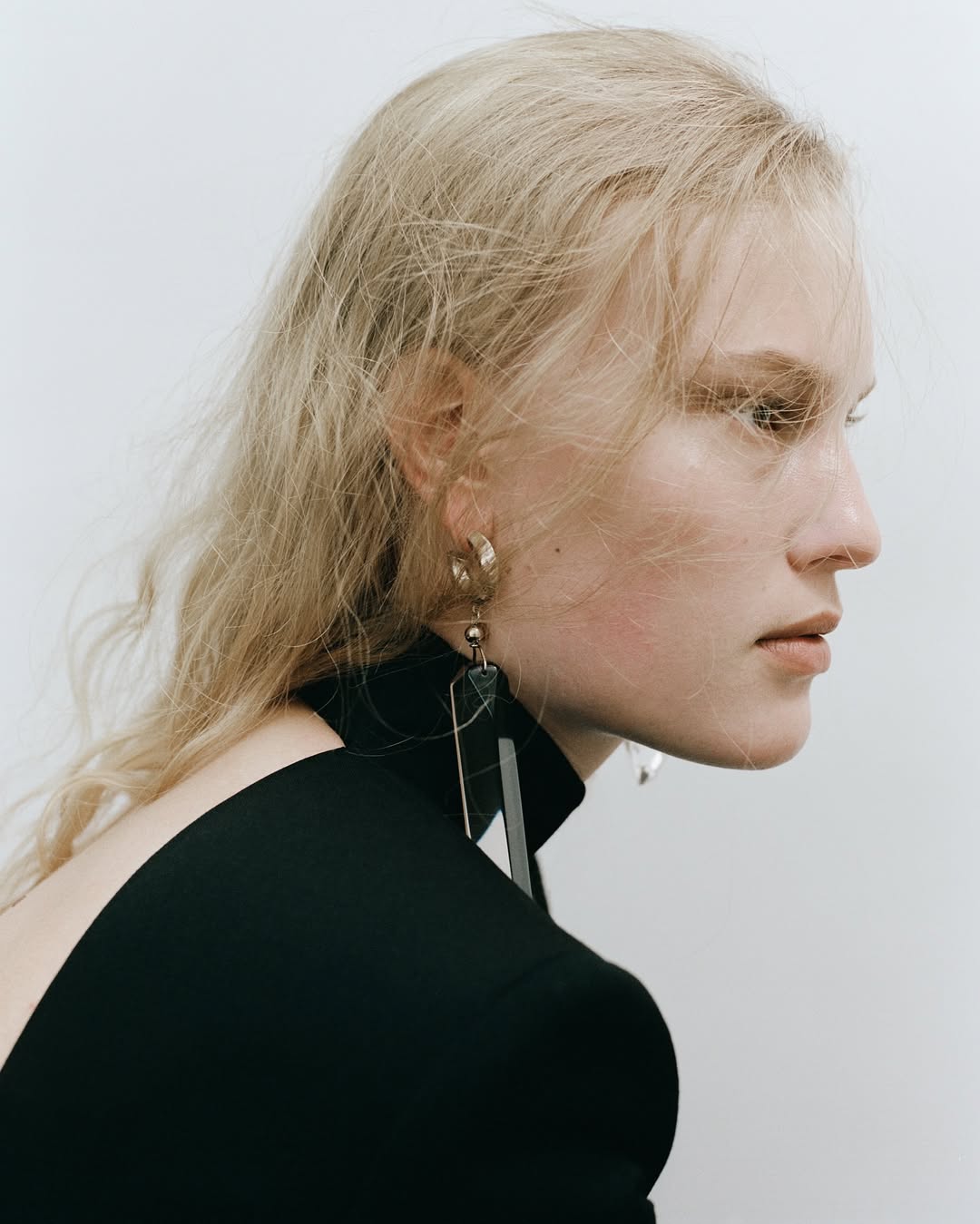 FEMALE GAZE SE 03/06/26