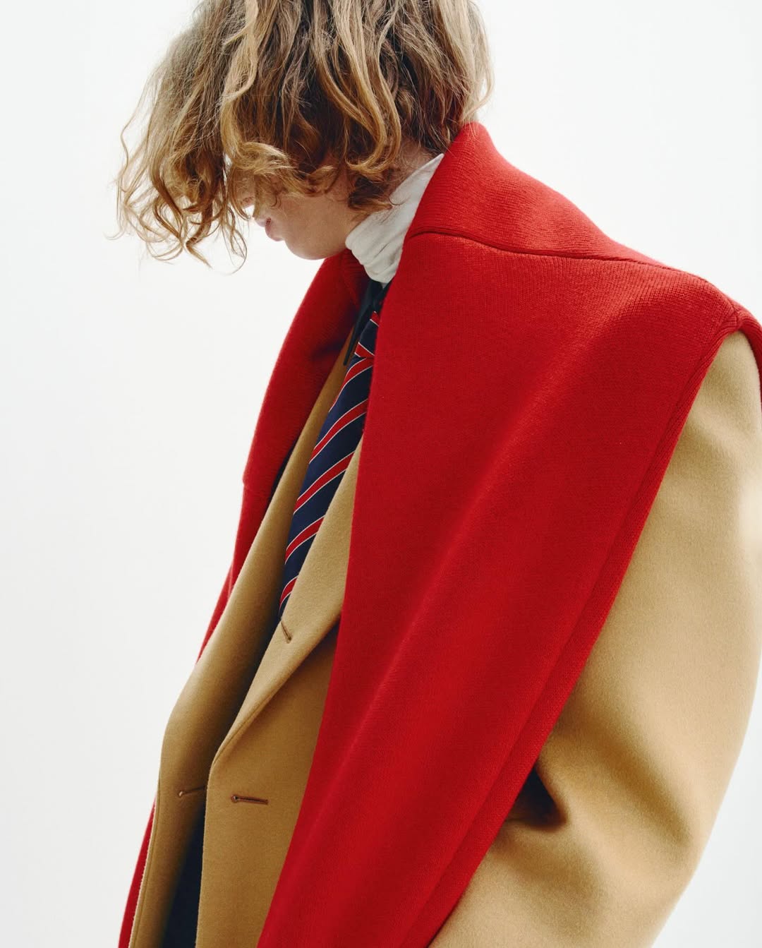 Celine Printemps 2026 Collection

Creative Director: #MICHAELRIDER
Artistic Direction: @may_be
Photographer: @victor_brun_
Director: @pablotapiapla
Stylist: @brian__molloy
Hair Stylist: @duffy_duffy
Makeup Artist: @lucia_pieroni
Set Design by: @felixgesnouin

Production by: @apstudioinc