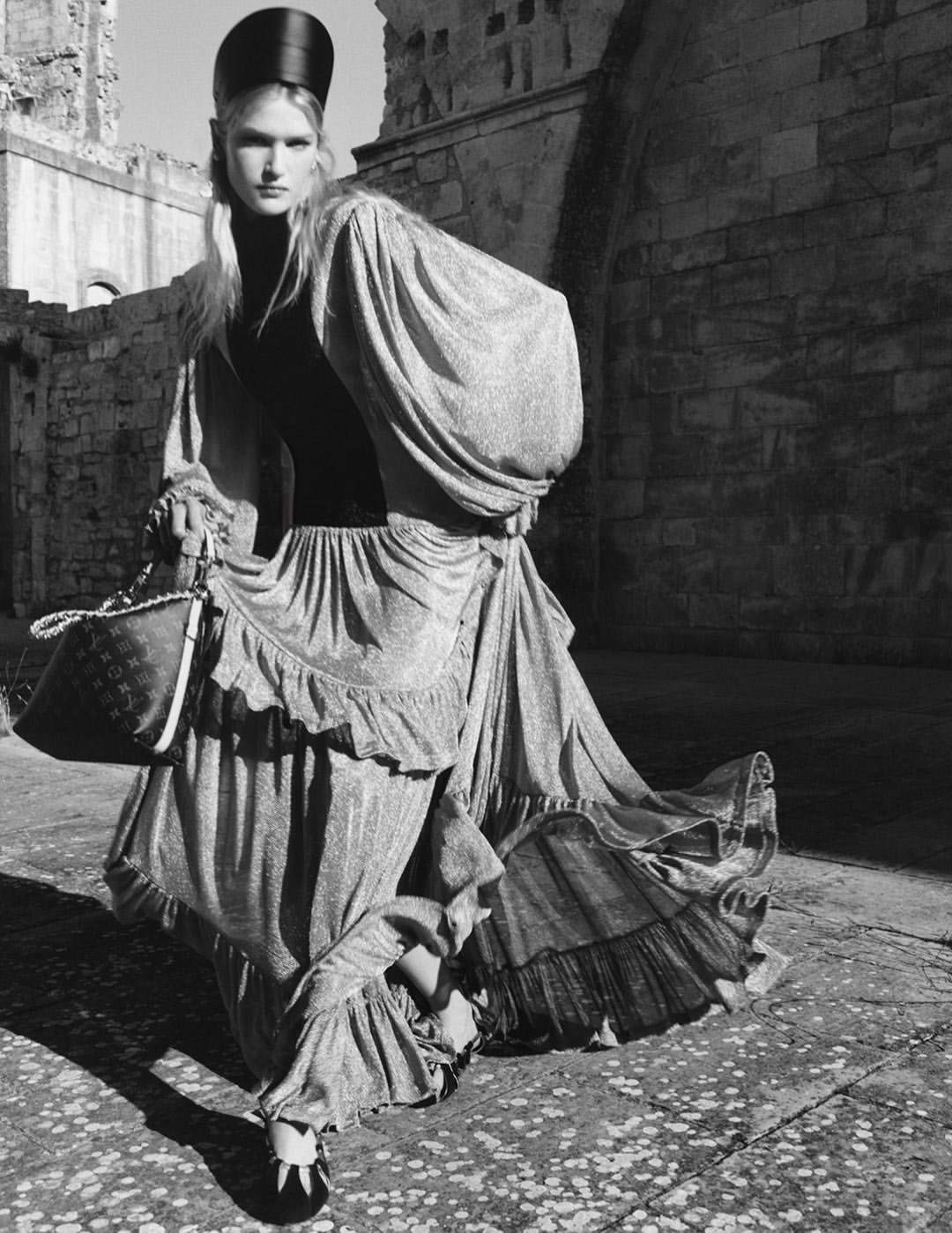 Louis Vuitton Cruise 2026 Campaign

Photographer: @jamie.hawkesworth
Creative: Maybe @kevintekinel 
@charleslevai
Stylist: @marieameliesauve
Hair: @duffy_duffy
Makeup: @hiromi_ueda
Manicure: @nellysferreira
Production: @apstudioinc