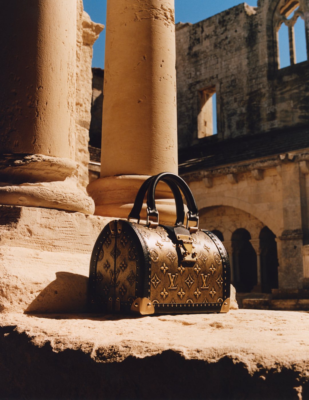 Louis Vuitton Cruise 2026 Campaign

Photographer: @jamie.hawkesworth
Creative: Maybe @kevintekinel 
@charleslevai
Stylist: @marieameliesauve
Hair: @duffy_duffy
Makeup: @hiromi_ueda
Manicure: @nellysferreira
Production: @apstudioinc