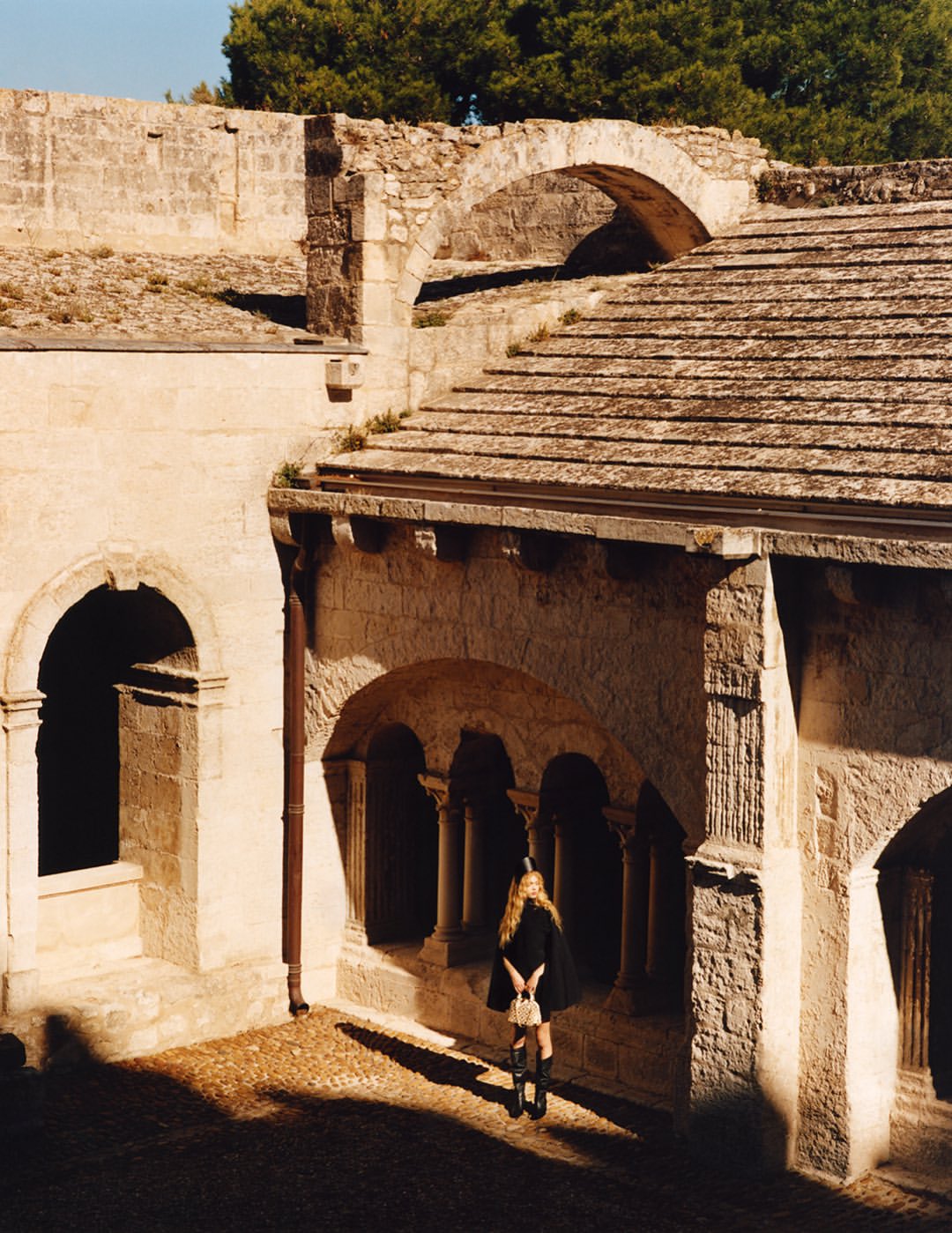 Louis Vuitton Cruise 2026 Campaign

Photographer: @jamie.hawkesworth
Creative: Maybe @kevintekinel 
@charleslevai
Stylist: @marieameliesauve
Hair: @duffy_duffy
Makeup: @hiromi_ueda
Manicure: @nellysferreira
Production: @apstudioinc