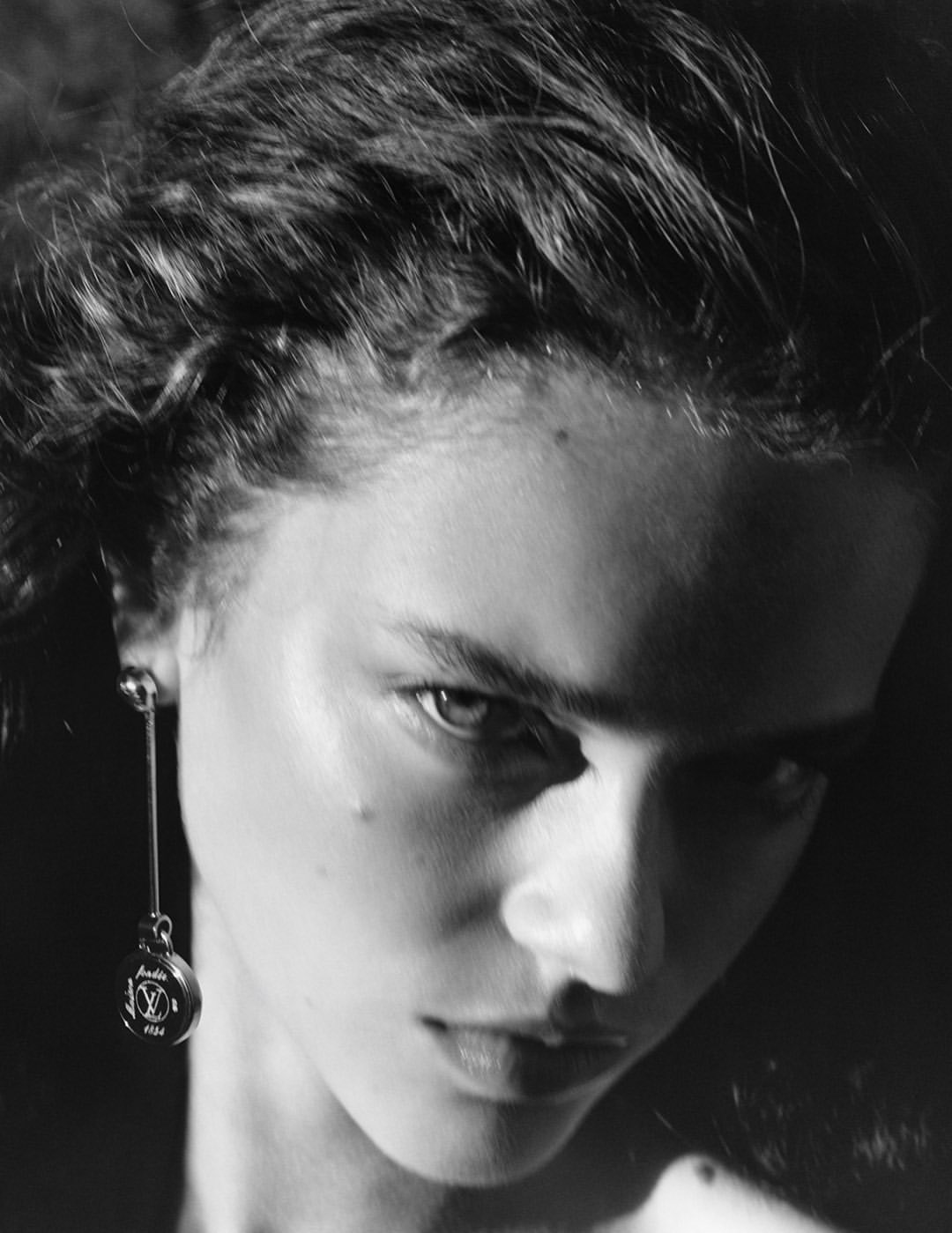 Louis Vuitton Cruise 2026 Campaign

Photographer: @jamie.hawkesworth
Creative: Maybe @kevintekinel 
@charleslevai
Stylist: @marieameliesauve
Hair: @duffy_duffy
Makeup: @hiromi_ueda
Manicure: @nellysferreira
Production: @apstudioinc