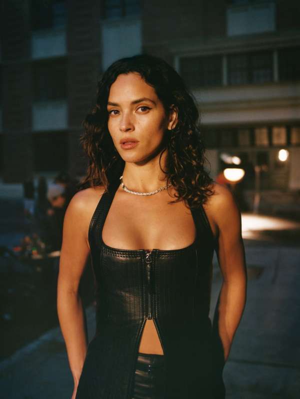 W VOLUME ONE: THE BEST PERFORMANCES ISSUE