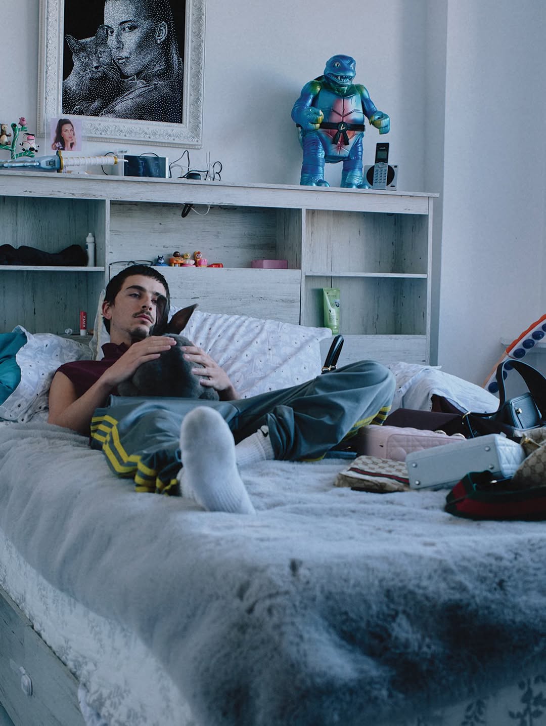 W Magazine 2026 Directors Issue starring @tchalamet 

Directed and photographed by #JoshSafdie
Director of Photography: @ryanmariehelfant
Styling: @miyakobellizzi
Editor in Chief: @saramoonves
Editor at Large: #LynnHirschberg
Creative Directors at Large: @kevintekinel 
@charleslevai
Writer: @michael_hainey
Hair: @italogregorio
Makeup: @kyrapanchenko_mkup
Manicure: @honeynailz
Casting: @jv8inc
Production Design: @adamterrence
Prop Stylist: @mabelandmichael
Colorist: @jasoncolourists 
@electric_colour 
Special thanks to @bulletproofcomics
Production: @apstudioinc
W VOLUME TWO 2026: THE DIRECTORS ISSUE