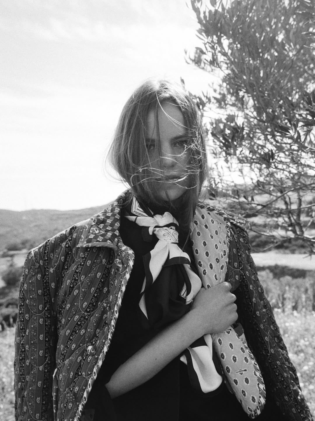 AUTOMNE CELINE by #MichaelRider

Photographer: @zoeghertner
Director: @kerstijanwerdal
Image & Casting Director: @samuel_ellis
Art Direction: @may_be
@kevintekinel
@charleslevai
Stylist: @niiccotorelli
Hair: @hollismithhead
Makeup: @luciapicaofficial
Production: @apstudioinc