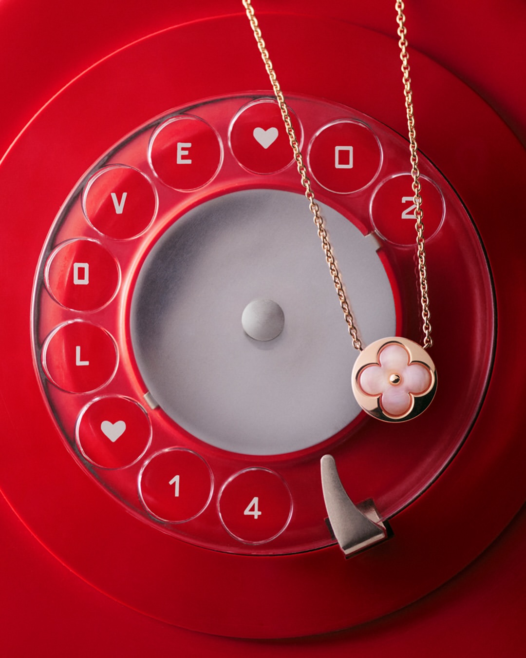 Post-production for @louisvuitton Valentine’s signature selection shot by @valentin_abad_
Art direction @revelmerlestudio @_juliemerle_ @stef_revel itsmgx @22handlab
Set design @juliettezakowetz
Production @lambertlambert_
Louis Vuitton @gabrielleparmentier @aurelien.mh @romainkohl @bigclairo @solene.richard
#artificesparis #artificesprint #louisvuitton #postproduction