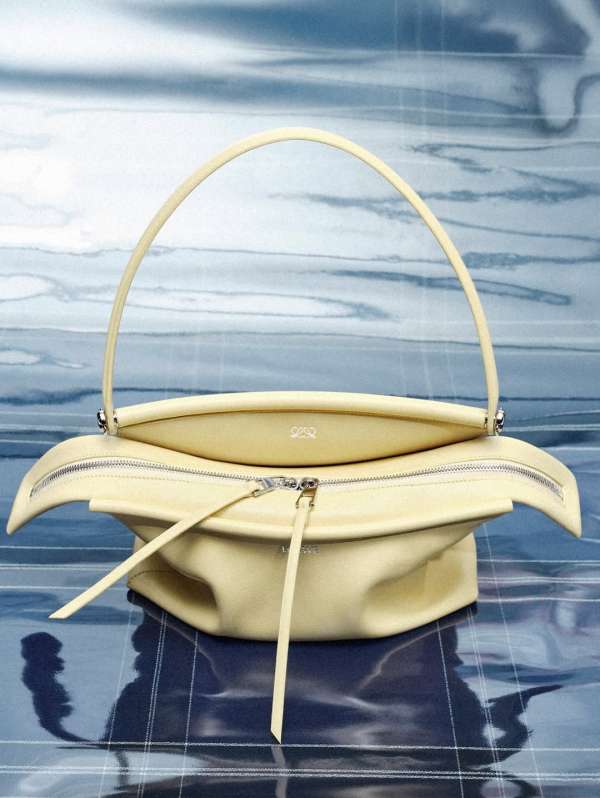 Post-production for @loewe’s Fall-Winter 20...