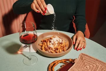 NETFLIX BITES |  Nov. 25