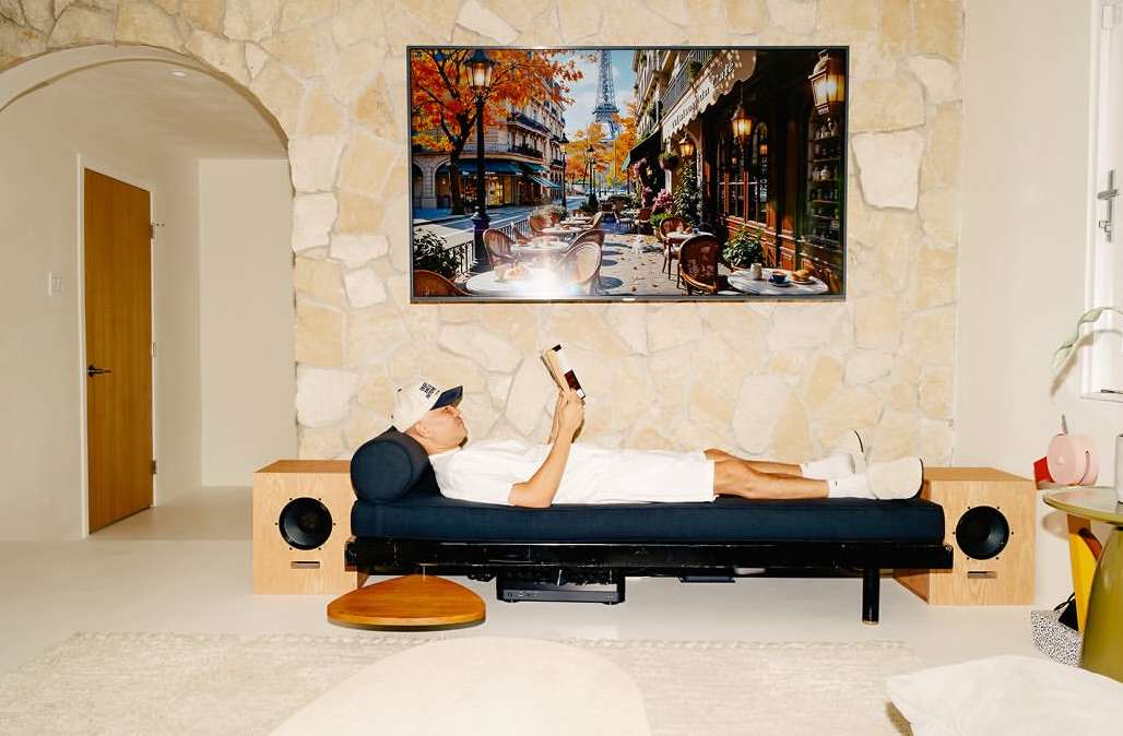 Daniel Dorsa X Apartamento Magazine Dec. 25