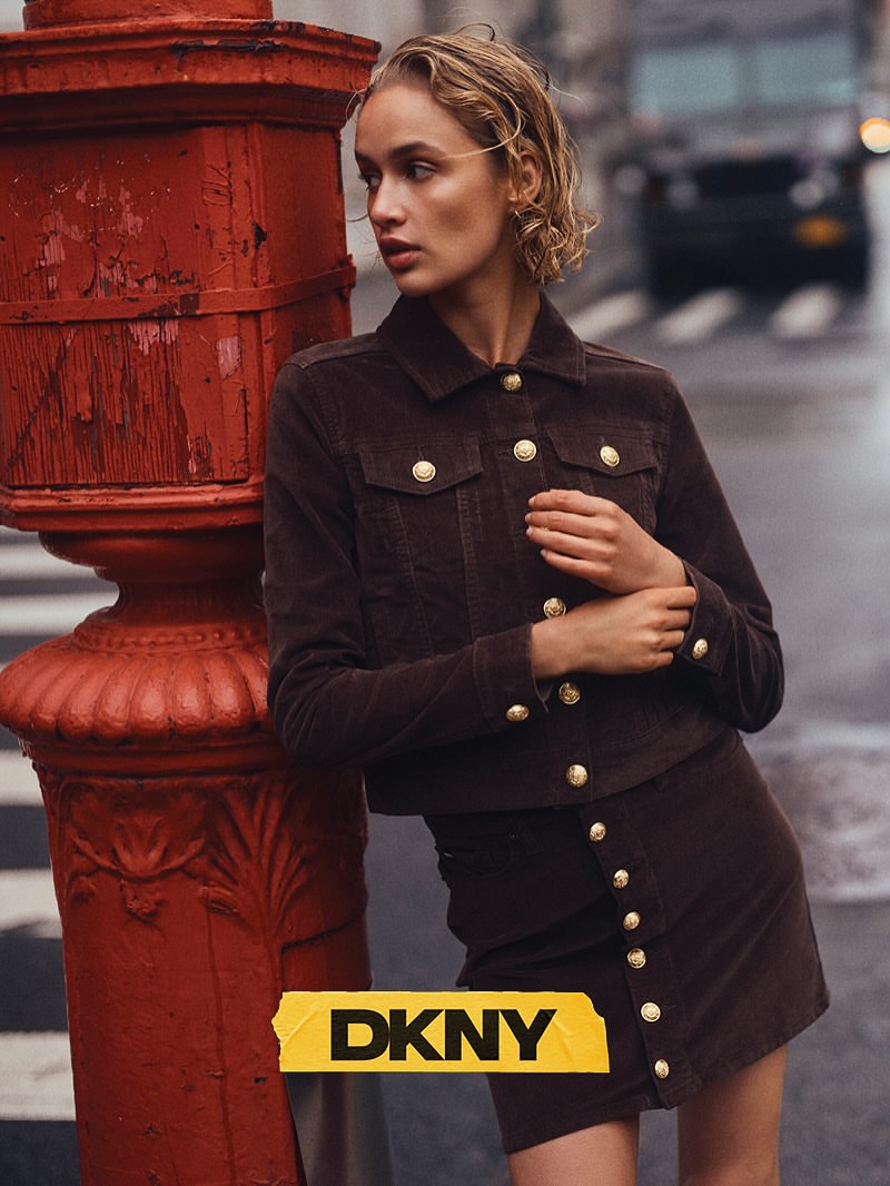 DKNY FALL 2025
This season, we drew inspiration from the soundtracks that define our city. In New York, the beat isn’t just something we hear—it’s something we live.

A huge thank you to all the collaborators who brought this vision to life.

Photo @josholins 
Styles @miltonmania 
Hair @tomojidai 
Makeup @maudlaceppe 
Prod @faragoprojects 
Casting @midlandagency 
Cast @quinnelinmora @samile @mathilde_henning 
Creative @bigandpartners 
Special thanks to: @jeremieroumilhac @mialacommare @dnamodels @dkny @womenmanagementny @mmxxartists