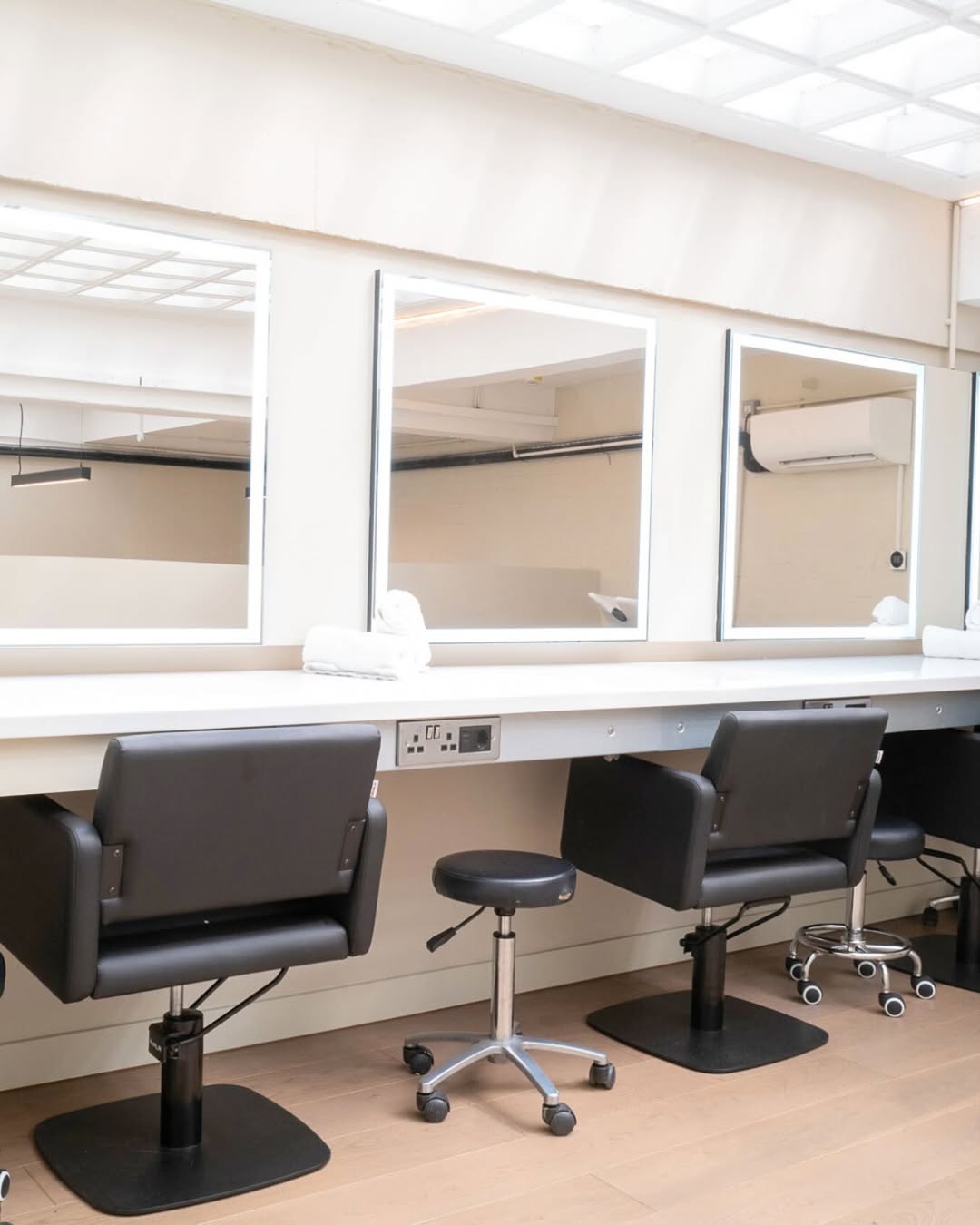 Welcome to our new studio 2

For bookings please email them@bigskylondon.com
or call 020 7619 6600
#bigskystudios