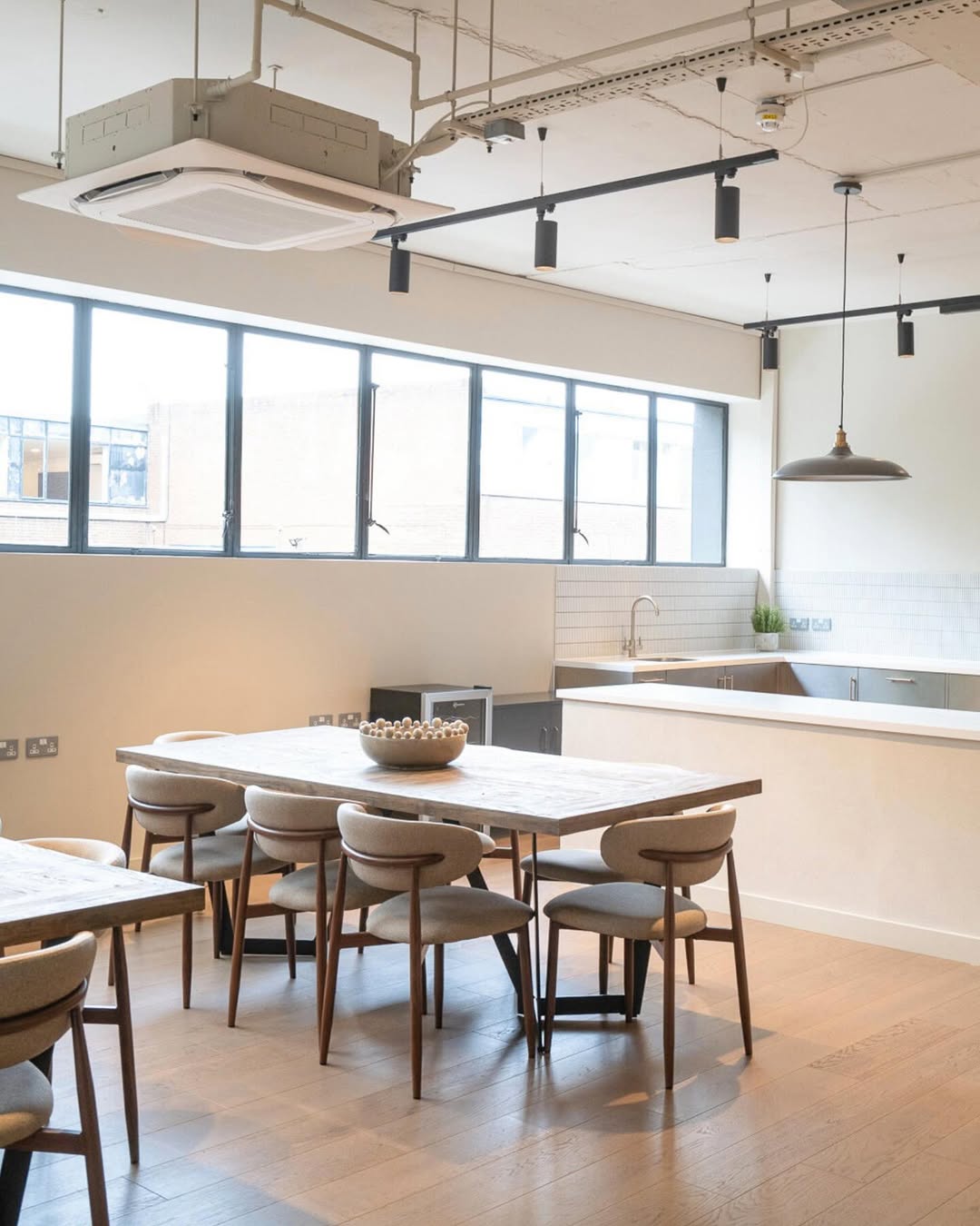 Welcome to our new studio 2

For bookings please email them@bigskylondon.com
or call 020 7619 6600
#bigskystudios