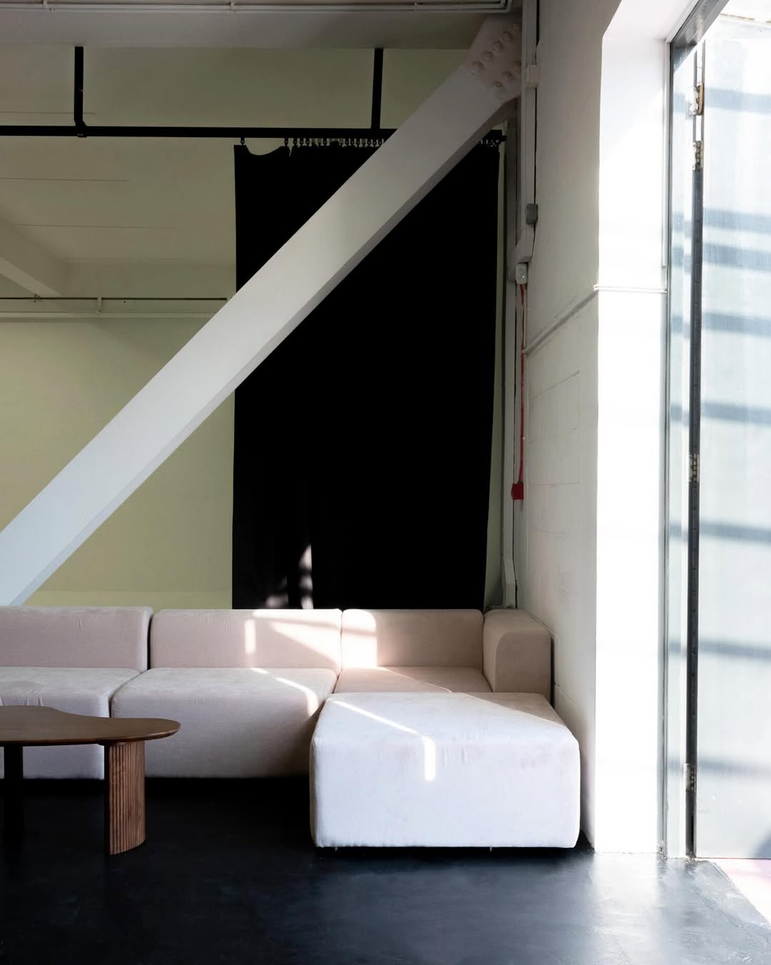 Welcome to our new studio 4

For bookings, please email production@bigskylondon.com
or call 020 7619 6600

#bigskystudios