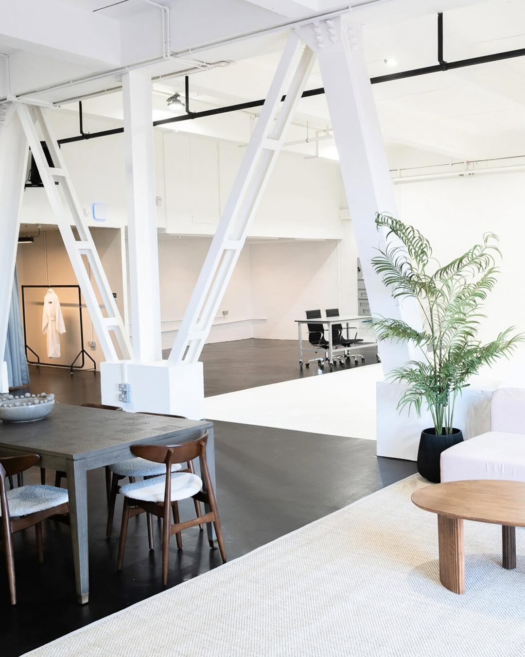 Welcome to our new studio 4

For bookings, please email production@bigskylondon.com
or call 020 7619 6600

#bigskystudios