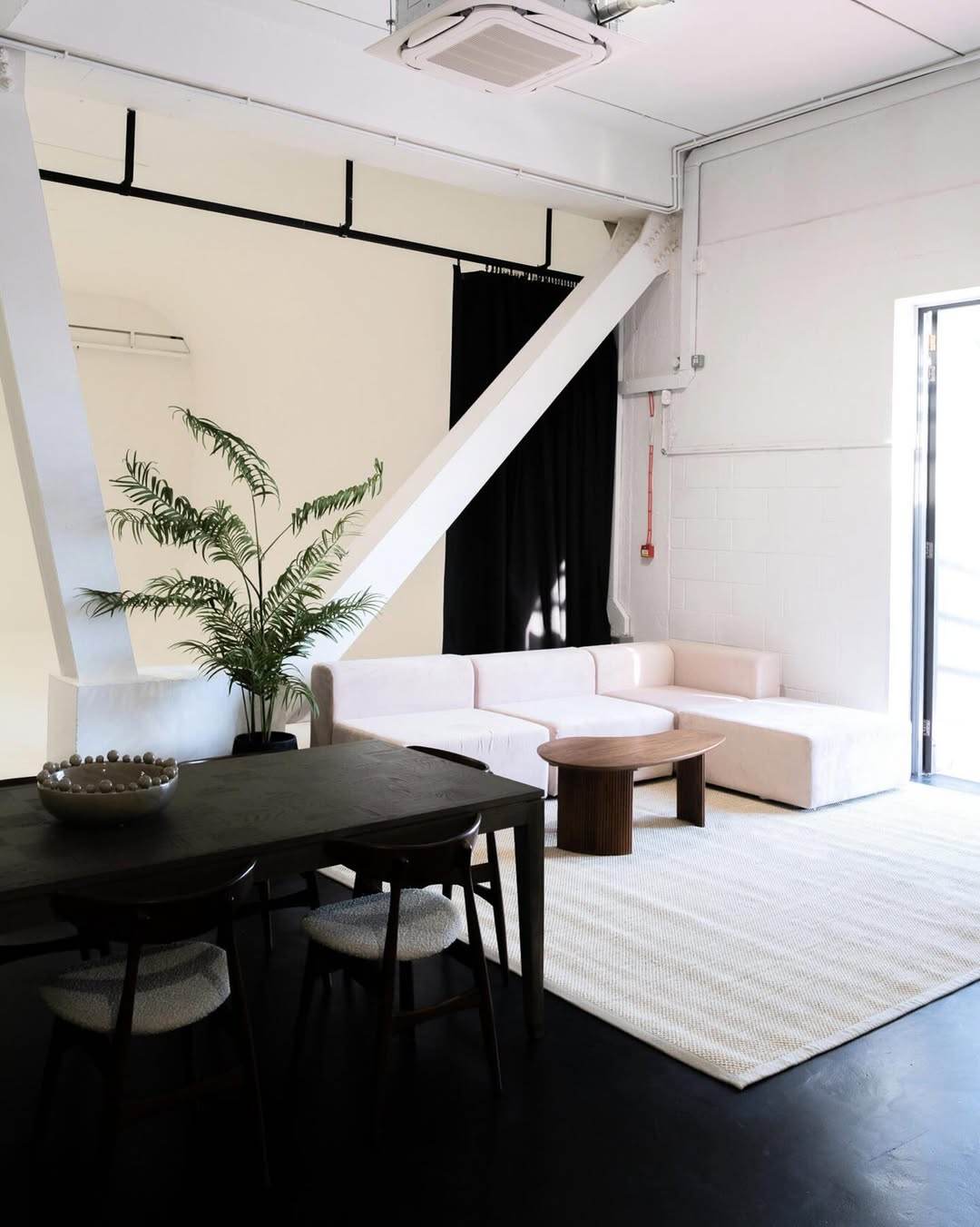 Welcome to our new studio 4

For bookings, please email production@bigskylondon.com
or call 020 7619 6600

#bigskystudios