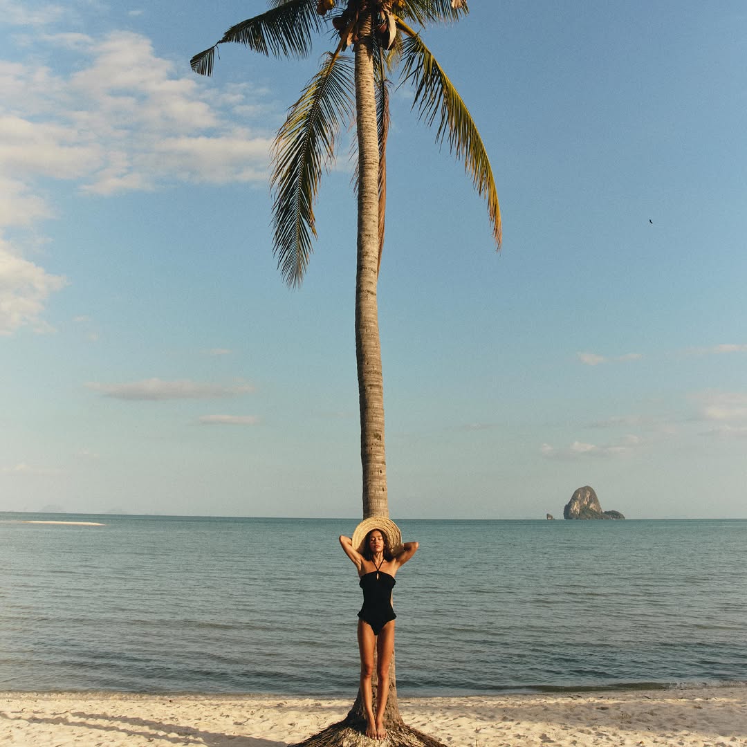 @shopdoen Thailand Spring Summer 26

Creative Director @phoebe_dean
Photographer @louisemeylan
Stylist @helen_ws
Talent @zaharaadavis
HMU @mareesesa