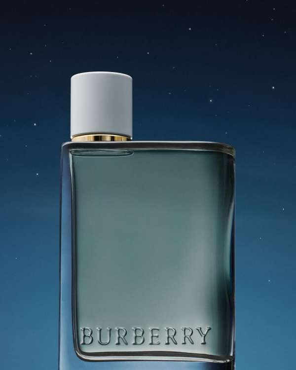 Burberry Beauty Campaign ‘Love under the st...