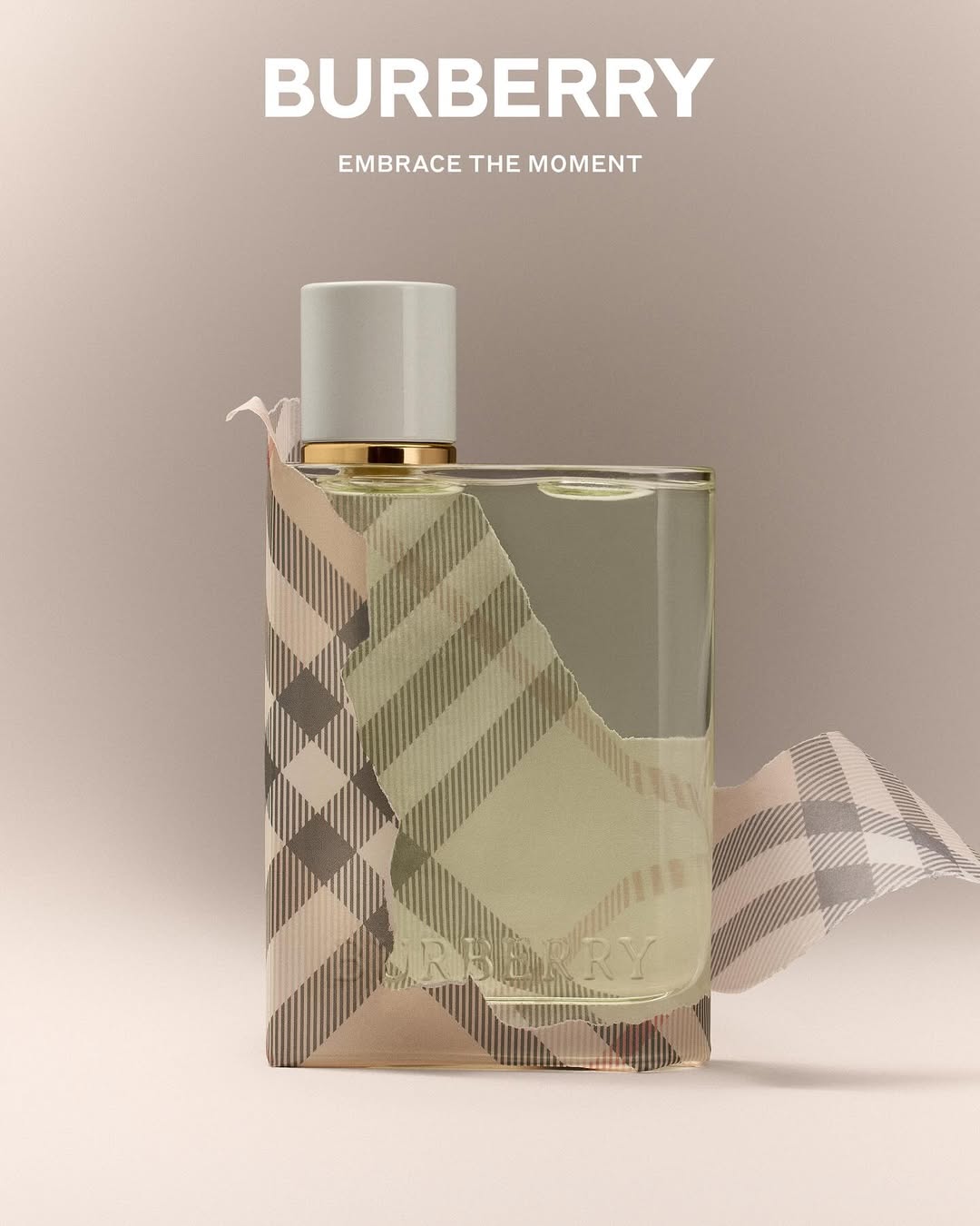 Gifting season is upon us 🎁 Recent production work for DJA and Burberry Beauty

Photography @cameron.bensleyy
Creative Direction @dja_dj
Set @alfieditrolio 
DOP @simonplunketdop
Nails @saffrongoddard
Motion Edit @ruaidhri_ryan
Motion Colour @qualitycontroltv