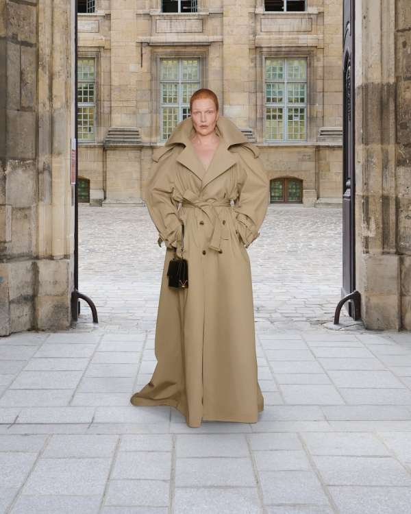 @balenciaga 54th couture lookbook⁣