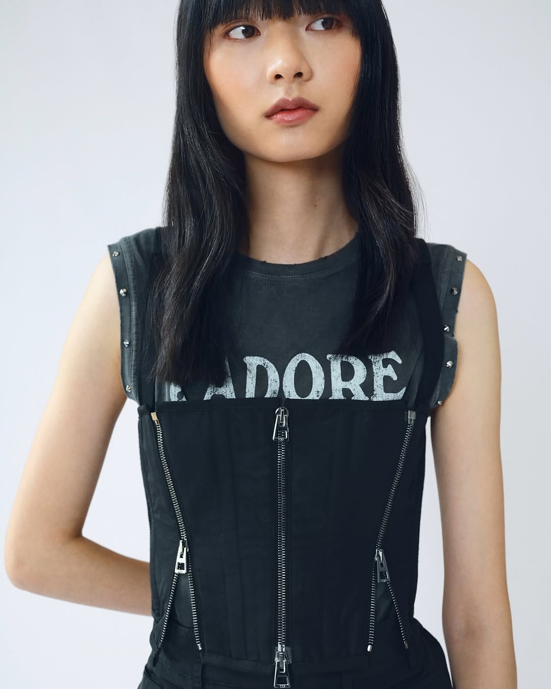 @dior lucky charm capsule aw25⁣
⁣
Director @_marcthomas ⁣
Photographer @senta.simond ⁣
Talents @devacassel @eizagonzalez @dilrabaxx63 #shouqi #honey⁣ #mauve
DOP @louis_evennou ⁣
Makeup @manola_spaziani_mua ⁣
Set Design @giorgia_ruggiano ⁣
Production #brachfeld @magmaproductionsit⁣
⁣
Special thanks to : @sandrosuppnig #constanceferal