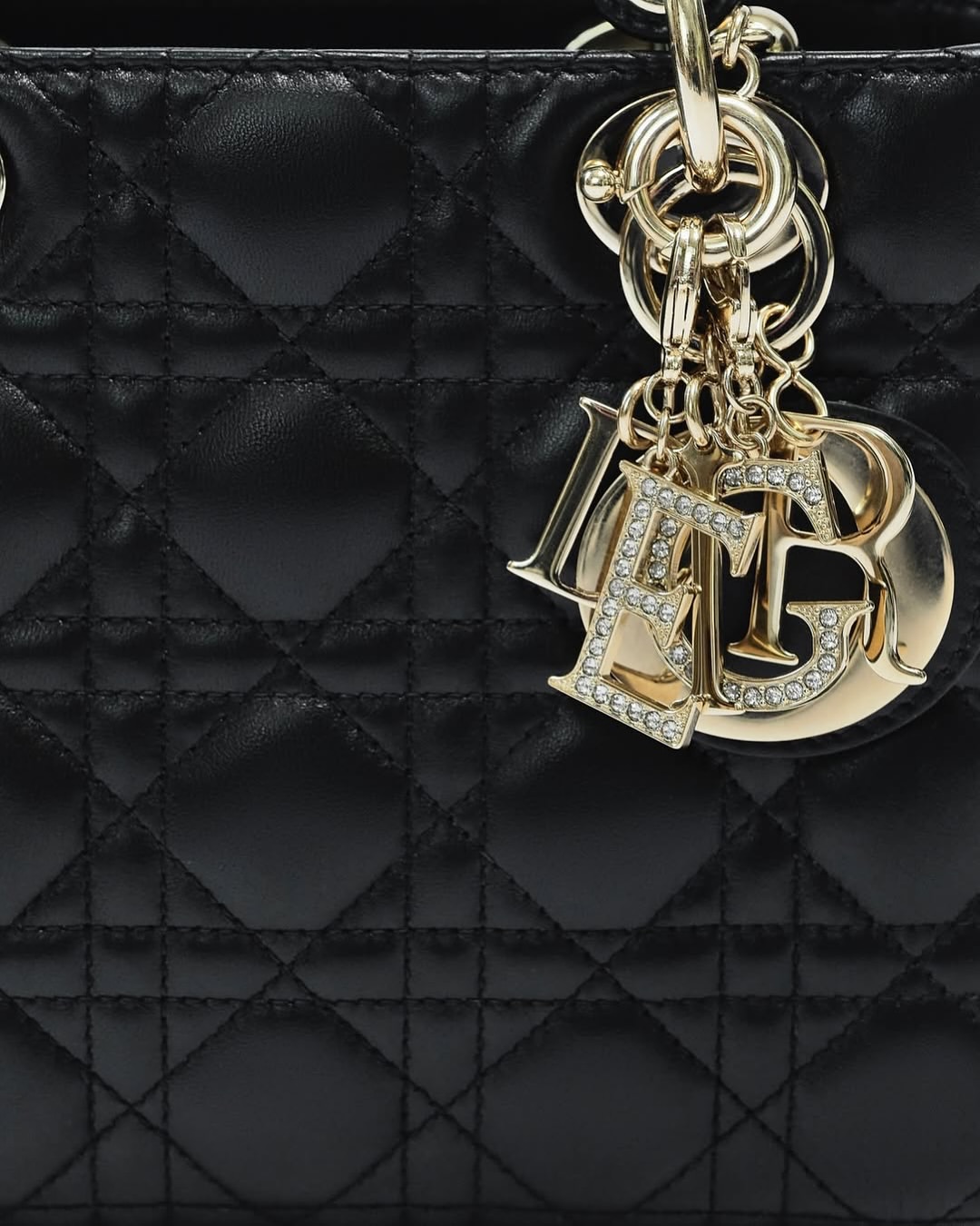 @dior lucky charm capsule aw25⁣
⁣
Director @_marcthomas ⁣
Photographer @senta.simond ⁣
Talents @devacassel @eizagonzalez @dilrabaxx63 #shouqi #honey⁣ #mauve
DOP @louis_evennou ⁣
Makeup @manola_spaziani_mua ⁣
Set Design @giorgia_ruggiano ⁣
Production #brachfeld @magmaproductionsit⁣
⁣
Special thanks to : @sandrosuppnig #constanceferal