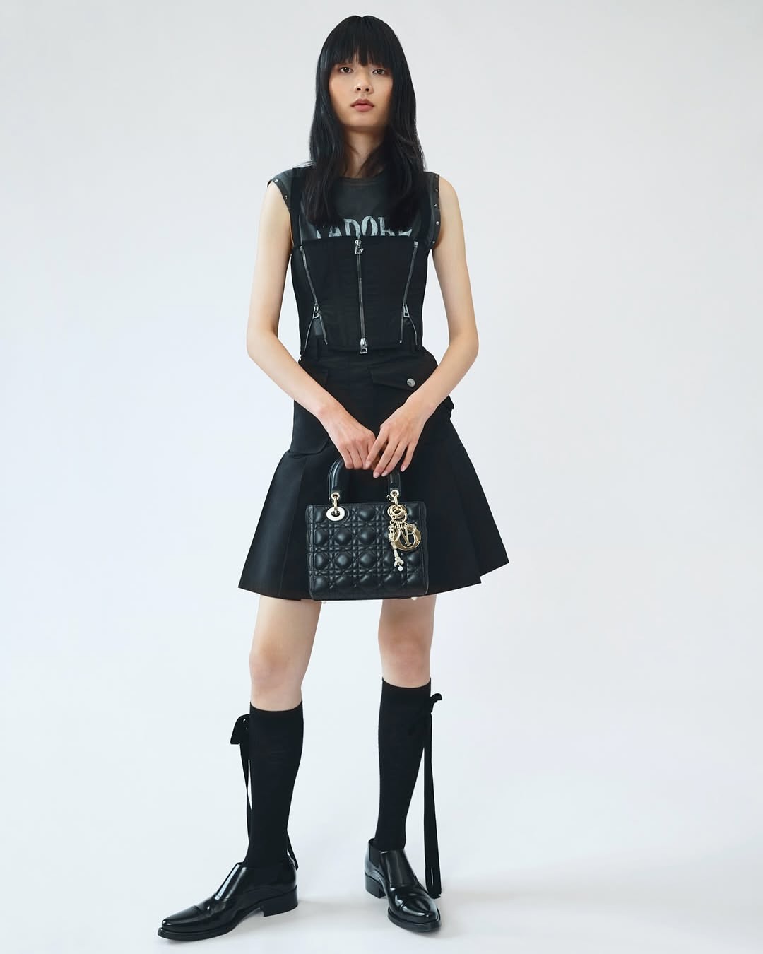 @dior lucky charm capsule aw25⁣
⁣
Director @_marcthomas ⁣
Photographer @senta.simond ⁣
Talents @devacassel @eizagonzalez @dilrabaxx63 #shouqi #honey⁣ #mauve
DOP @louis_evennou ⁣
Makeup @manola_spaziani_mua ⁣
Set Design @giorgia_ruggiano ⁣
Production #brachfeld @magmaproductionsit⁣
⁣
Special thanks to : @sandrosuppnig #constanceferal
