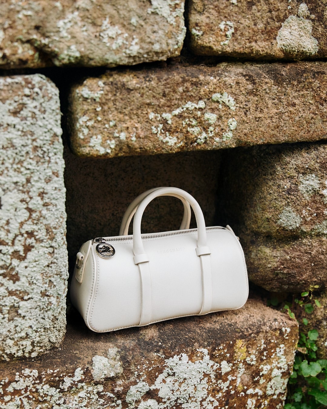 @longchamp england journey FW25⁣
⁣⁣
⁣Directors @audreywandy⁣⁣
Photographer @_jeremyeverett⁣⁣
Still Life Photographer @guillaumesanner⁣⁣
Stylist @sagliogeraldine⁣⁣
Models @zuzanna_pagowska @fatouseckk_ @hopekcgibson @korneliamarja @yali_yang_⁣⁣
Hair @cimmahony ⁣⁣
Makeup @christellecocquet ⁣⁣
Nails @lapetitejesse⁣⁣
Set Design @hellaheck ⁣⁣
Production #brachfeld⁣⁣
⁣
Special thanks to : @clement_camaret @justine_trrs @adrien_cantenot @julia.3o3 @paranoid_angel_999 @gwenaellemm @nyfcarpe @dejan_tkv @lowris___ @georgio_jack @arno_martin #faycaldaki⁣
