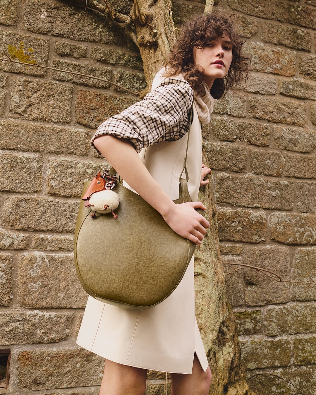 @longchamp england journey FW25⁣
⁣⁣
⁣Directors @audreywandy⁣⁣
Photographer @_jeremyeverett⁣⁣
Still Life Photographer @guillaumesanner⁣⁣
Stylist @sagliogeraldine⁣⁣
Models @zuzanna_pagowska @fatouseckk_ @hopekcgibson @korneliamarja @yali_yang_⁣⁣
Hair @cimmahony ⁣⁣
Makeup @christellecocquet ⁣⁣
Nails @lapetitejesse⁣⁣
Set Design @hellaheck ⁣⁣
Production #brachfeld⁣⁣
⁣
Special thanks to : @clement_camaret @justine_trrs @adrien_cantenot @julia.3o3 @paranoid_angel_999 @gwenaellemm @nyfcarpe @dejan_tkv @lowris___ @georgio_jack @arno_martin #faycaldaki⁣
