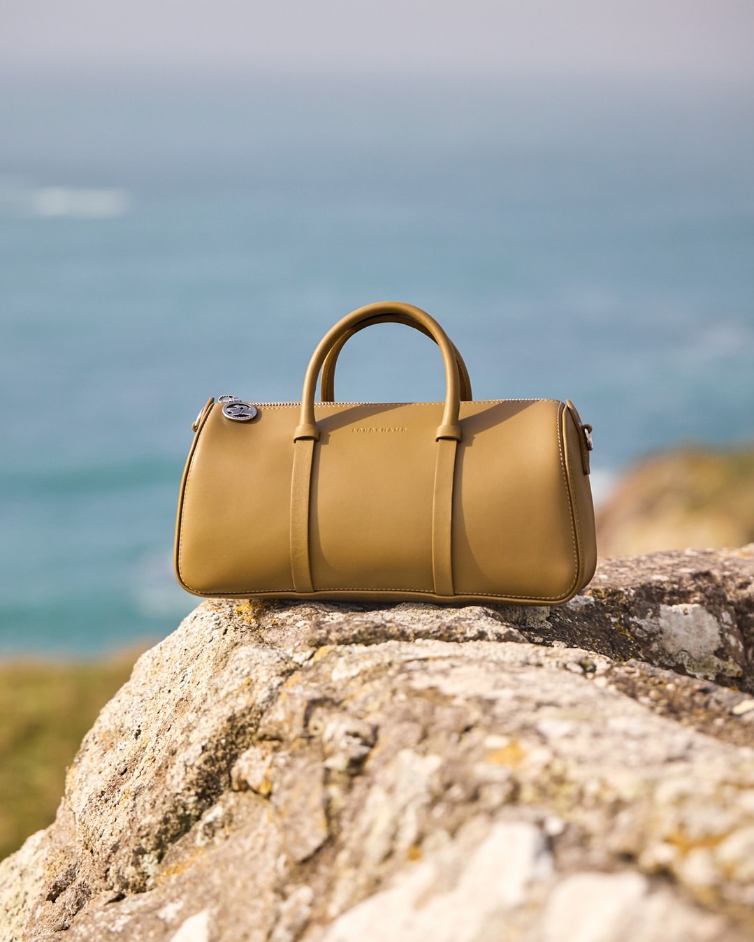 ⁣
@longchamp england journey FW25⁣
⁣⁣
⁣Directors @audreywandy⁣⁣
Photographer @_jeremyeverett⁣⁣
Still Life Photographer @guillaumesanner⁣⁣
Stylist @sagliogeraldine⁣⁣
Models @zuzanna_pagowska @fatouseckk_ @hopekcgibson @korneliamarja @yali_yang_⁣⁣
Hair @cimmahony ⁣⁣
Makeup @christellecocquet ⁣⁣
Nails @lapetitejesse⁣⁣
Set Design @hellaheck ⁣⁣
Production #brachfeld⁣⁣
⁣
Special thanks to : @clement_camaret @justine_trrs @adrien_cantenot @julia.3o3 @paranoid_angel_999 @gwenaellemm @nyfcarpe @dejan_tkv @lowris___ @georgio_jack @arno_martin #faycaldaki⁣