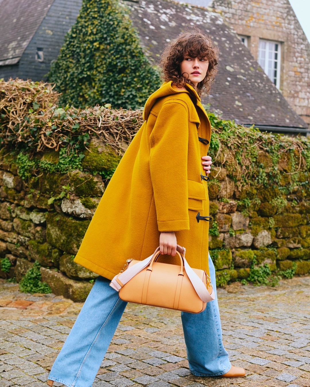 ⁣
@longchamp england journey FW25⁣
⁣⁣
⁣Directors @audreywandy⁣⁣
Photographer @_jeremyeverett⁣⁣
Still Life Photographer @guillaumesanner⁣⁣
Stylist @sagliogeraldine⁣⁣
Models @zuzanna_pagowska @fatouseckk_ @hopekcgibson @korneliamarja @yali_yang_⁣⁣
Hair @cimmahony ⁣⁣
Makeup @christellecocquet ⁣⁣
Nails @lapetitejesse⁣⁣
Set Design @hellaheck ⁣⁣
Production #brachfeld⁣⁣
⁣
Special thanks to : @clement_camaret @justine_trrs @adrien_cantenot @julia.3o3 @paranoid_angel_999 @gwenaellemm @nyfcarpe @dejan_tkv @lowris___ @georgio_jack @arno_martin #faycaldaki⁣