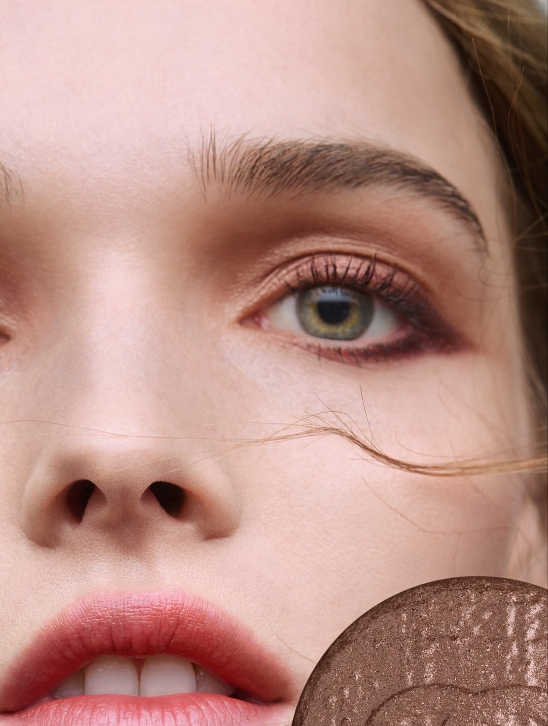 @chanelofficial @chanel.beauty les 4 ombres boutons ⁣
⁣
⁣Director @nicolaskantor⁣
Photographer @drewvickers⁣
BTS Videographer @nicolaskuttler⁣
DOP @clement_de_hollogne⁣
Stylist @imruh⁣
Models @lulutenney @dibaamaty @_ellamccutcheon @wchenhuijia⁣
Hair @benjaminmullerhair⁣
Chanel Global Makeup Creative Partner @ammydrammeh⁣
Nails @alexandrajanowski⁣
Set Design @jm.bertin⁣
Production #brachfeld⁣⁣⁣
⁣⁣
Special thanks to : @clement_camaret #charlessels @adrien_cantenot @paranoid_angel_999 @adnan_el_alemani @nyfcarpe @martin.xv3 @burg_bound #valeremartinroland @naoufel_bas @antoine_truffaut_ @raphaelle_misrahi
