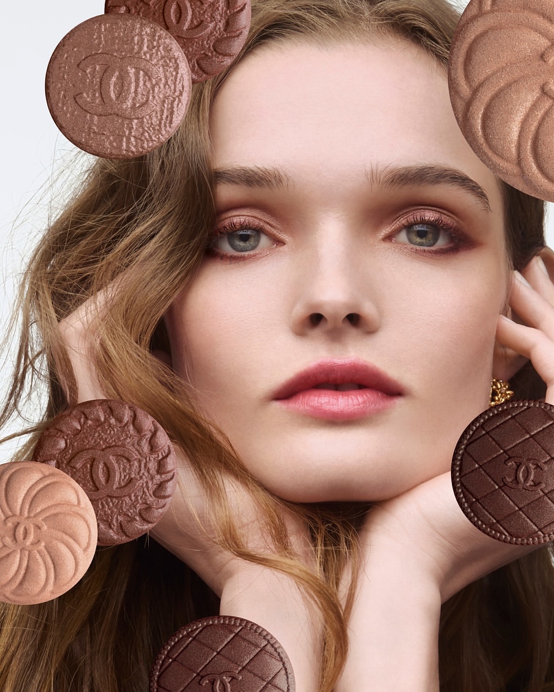 @chanelofficial @chanel.beauty les 4 ombres boutons ⁣
⁣
⁣Director @nicolaskantor⁣
Photographer @drewvickers⁣
BTS Videographer @nicolaskuttler⁣
DOP @clement_de_hollogne⁣
Stylist @imruh⁣
Models @lulutenney @dibaamaty @_ellamccutcheon @wchenhuijia⁣
Hair @benjaminmullerhair⁣
Chanel Global Makeup Creative Partner @ammydrammeh⁣
Nails @alexandrajanowski⁣
Set Design @jm.bertin⁣
Production #brachfeld⁣⁣⁣
⁣⁣
Special thanks to : @clement_camaret #charlessels @adrien_cantenot @paranoid_angel_999  @adnan_el_alemani @nyfcarpe @martin.xv3 @burg_bound #valeremartinroland @naoufel_bas @antoine_truffaut_ @raphaelle_misrahi