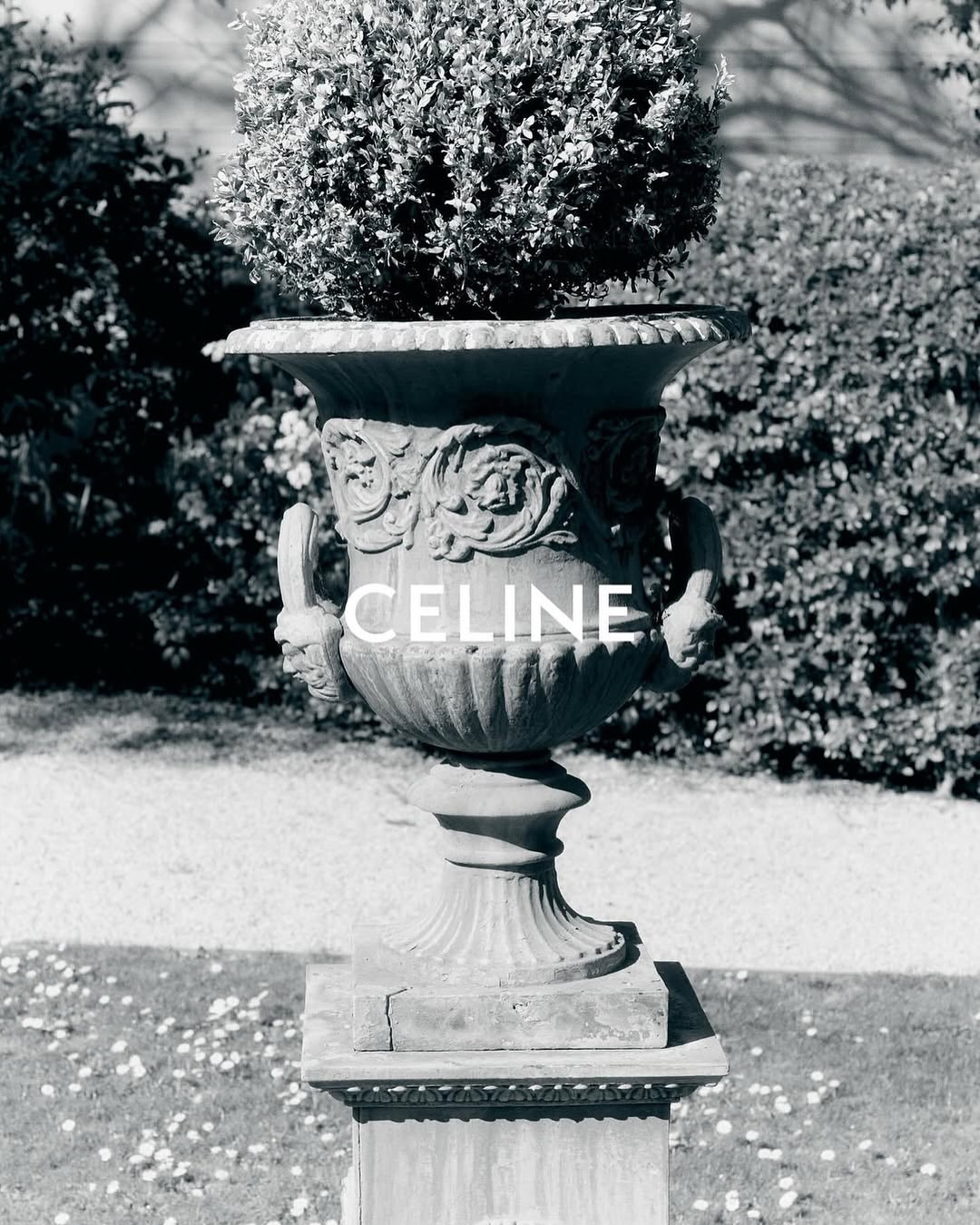 @celine winter 2025⁣⁣⁣
⁣⁣⁣
Photographer @karimsadli ⁣⁣⁣
Creative Direction @charleslevai @kevintekinel⁣ @may_be⁣⁣
Creative Image & Casting Director @samuel_ellis⁣⁣⁣
Stylist @brian__molloy⁣⁣⁣
Videographer @romawygas⁣⁣⁣
Still Life Photographer @joaquinlaguinge⁣⁣⁣
Models @jacquilouise__ @rayssapmedeiros @_elinag_ ⁣
Hair @duffy_duffy⁣⁣⁣
Makeup @lucia_pieroni⁣
Nails @amaquashie⁣
Set Design @alexanderbockstudio⁣⁣⁣
Production #brachfeld⁣⁣⁣
⁣⁣⁣
Special thanks to : @clement_camaret #clementbeauperin @paranoid_angel_999 @nicozromero @mercury_turnpike #sachadoinel @georgio_jack @raphaelle_misrahi #faycaldaki @nom_dutilisatrice001