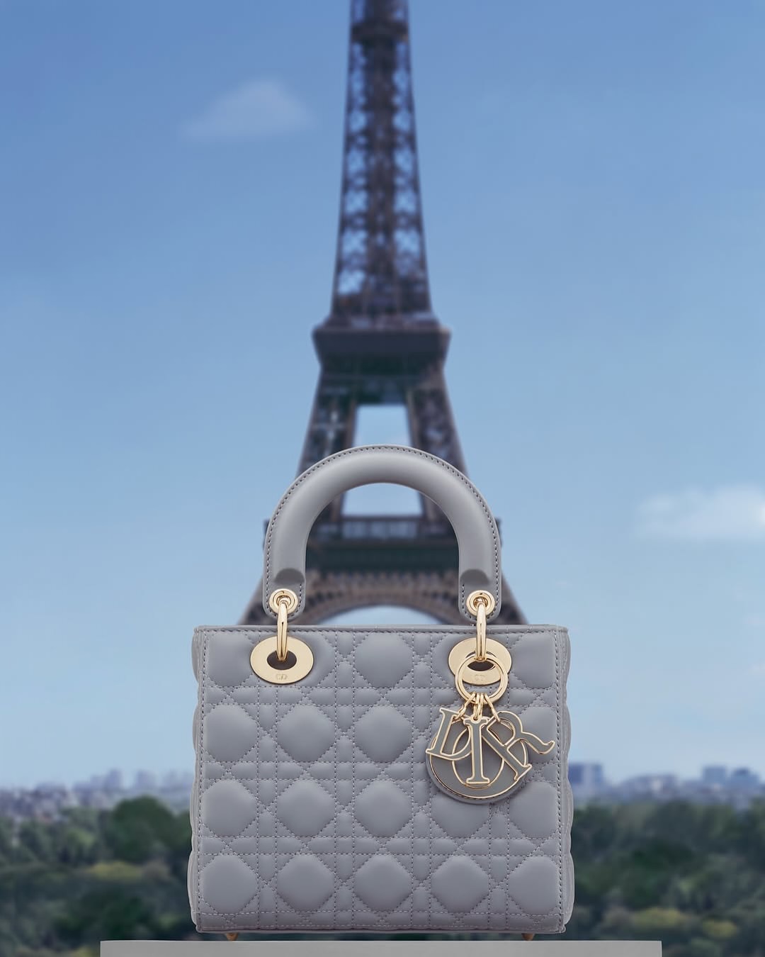 @dior lady dior around the world⁣
⁣
Photographer @brigitteniedermairstudio⁣
Models @elisekouzou @soensaddison @rayssapmedeiros @wchenhuijia⁣
Stylist #spelalenarcic⁣
Makeup @karimrahmanstudio⁣
Hair @wardhair4real⁣
Nails @elsadeslandes⁣
Set Design @alexanderbockstudio⁣
Production #brachfeld⁣⁣
⁣⁣
Special thanks to : @sandrosuppnig @irislaverdant #clementbeauperin @nicozromero @julia.3o3 @evaa.vdh @mercury_turnpike #sachadoinel #candideberger #faycaldaki @georgio_jack #nicolasgrosrichard @raphaelle_misrahi @christianmupondo @freelanceprod #davidleroy @appellemoibishop @baulleret