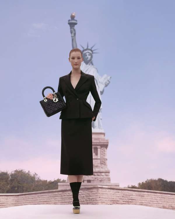 @dior lady dior around the world⁣