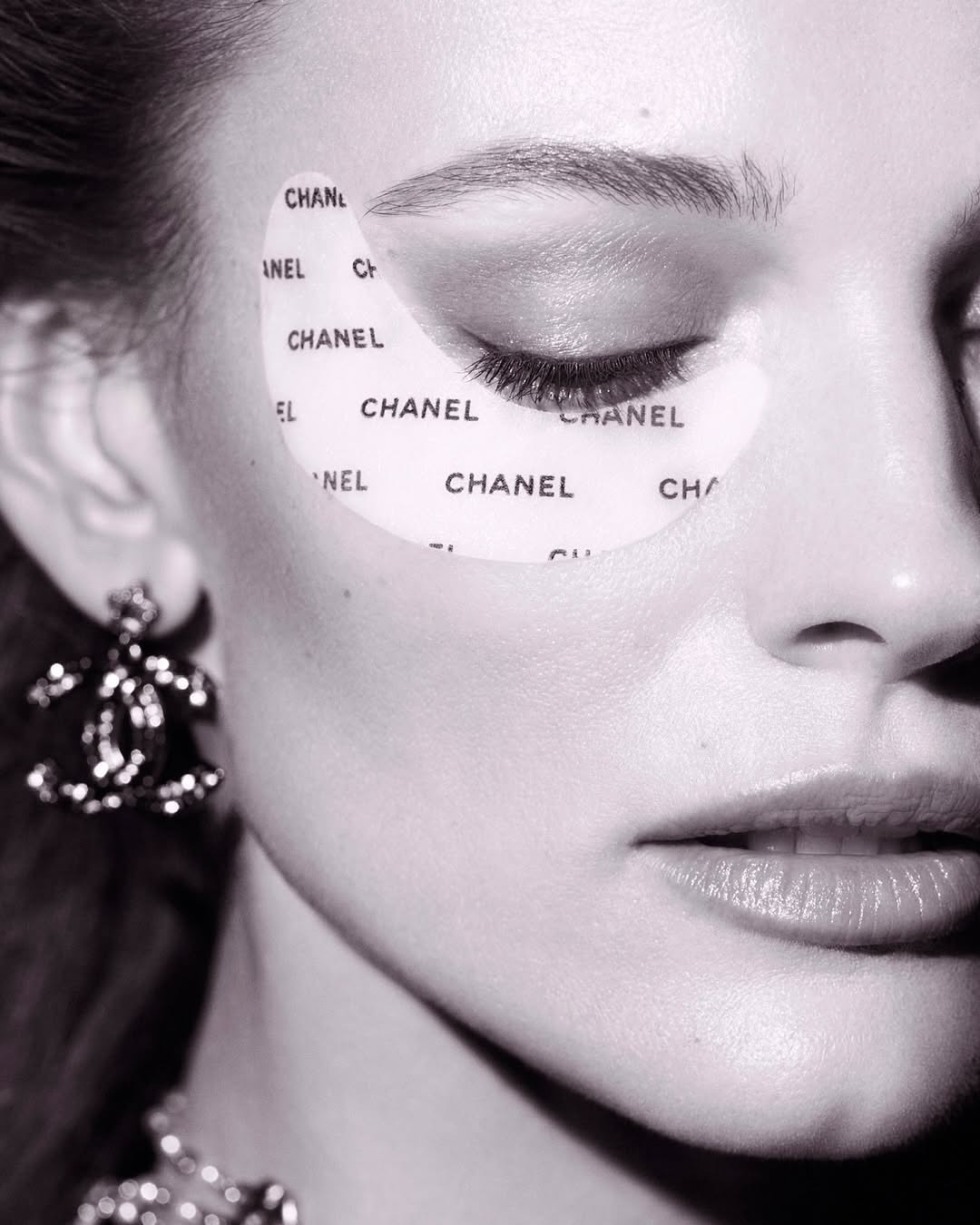 @chanelofficial @chanel.beauty le lift flash eye⁣
⁣
Photographer @karimsadli⁣⁣
Model @edita_vilkeviciute⁣
Stylist @elodiedavid⁣
Hair @stephanelancien⁣
Makeup @therealstephanemarais⁣
Nails @alexandrajanowski⁣⁣
Set Design @antoine_lamperiere⁣
Production #brachfeld ⁣⁣
⁣⁣
Special thanks to : @clement_camaret @adrien_cantenot @paranoid_angel_999 @gwenaellemm @adnan_el_alemani @nyfcarpe @enora_prt #alexandregimenez @t.chapuis @antoine_truffaut_ @arno_martin ⁣
