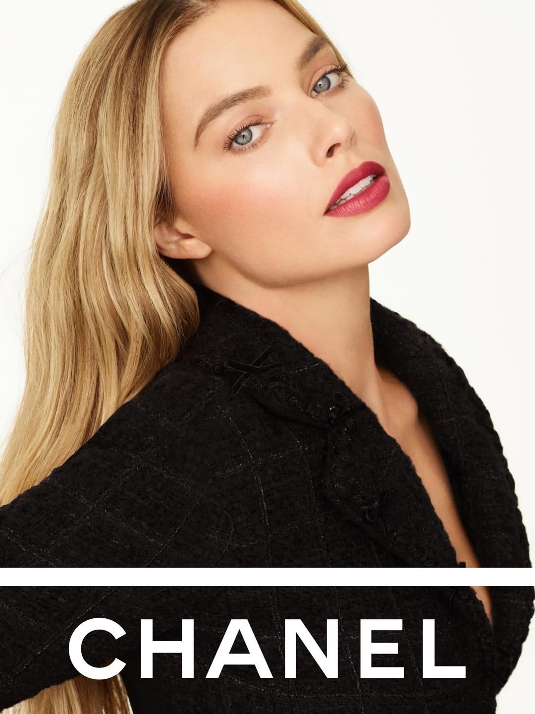 @chanelofficial @chanel.beauty rouge allure velvet limited edition collection
Photographer @karimsadli
Talent #margotrobbie
Stylist @andrewmukamal
Makeup @patidubroff
Hair @brycescarlett
Nails @betina_goldstein
Set Design @florencia_martin
Production #brachfeld
Special thanks to : @clement_camaret @paranoid_angel_999 @cindyjotaylor @lena.mesiano @aspresser @corrierosez @michelle_kapuscinski
