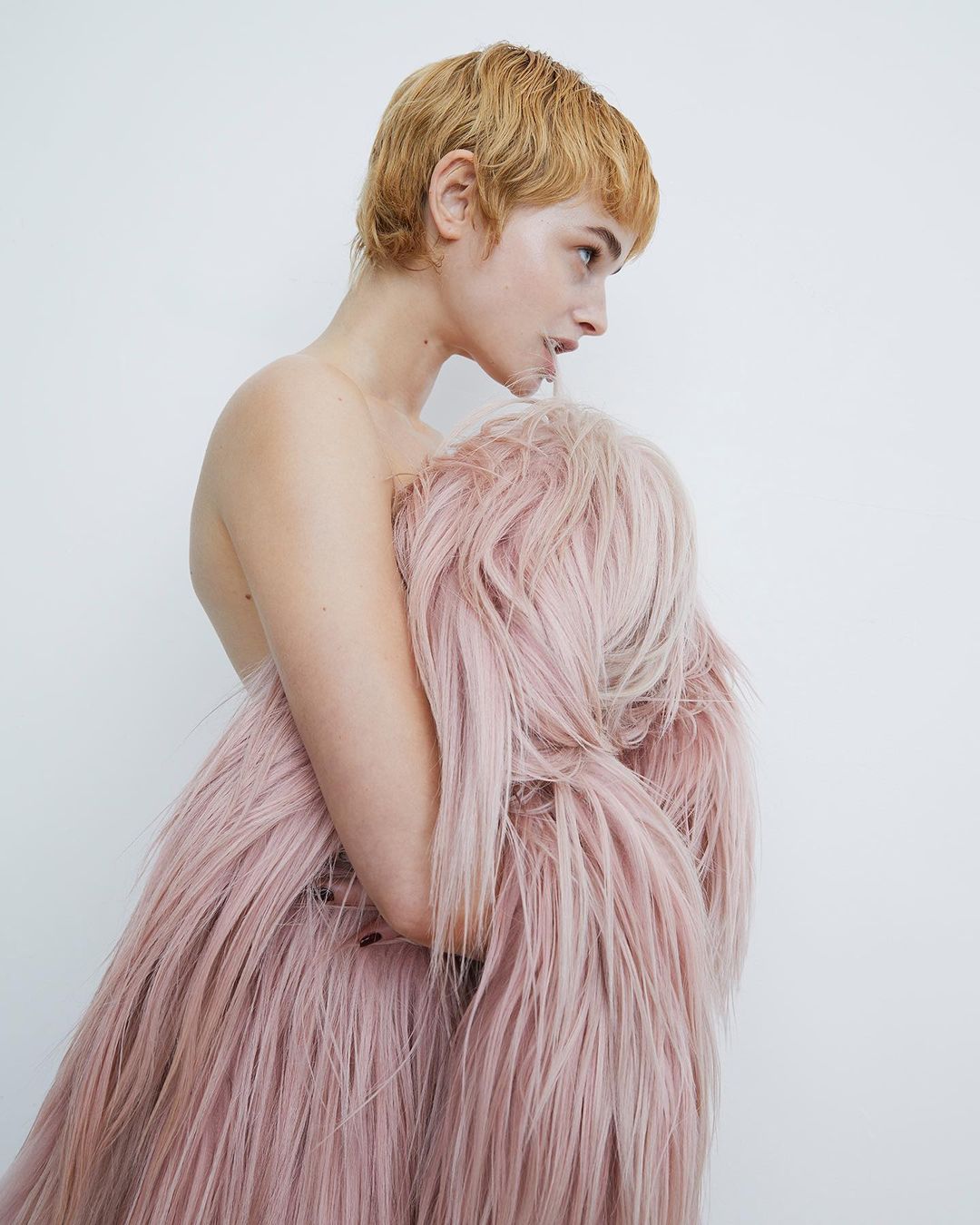 Rouge Fashionbook |  Apr. 23