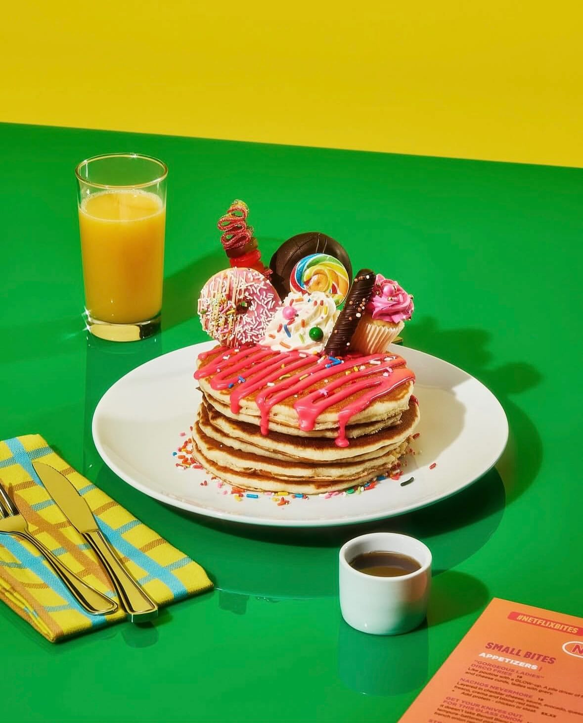 A little #StrangerThings + #SquidGames + #Bridgerton food fun for @netflixbites in #vegas 🍕

The new #NetflixBites restaurant menu options shot by @stephaniegonot + produced by @zachyproducer + @ziadgeorges 
Food Styling @vegetarianspacestation 
Set Design @lizaminnelson @spun_boi 
Thanks @jeneschmitz @redeyereps for having us 🕸️
#netflix #lasvegas #lasvegasfood #eleven #pizza #foodstyling #drinkstyling #theupsidedown #redlightgreenlight #demagorgon #halloween #crawfordandcoproductions