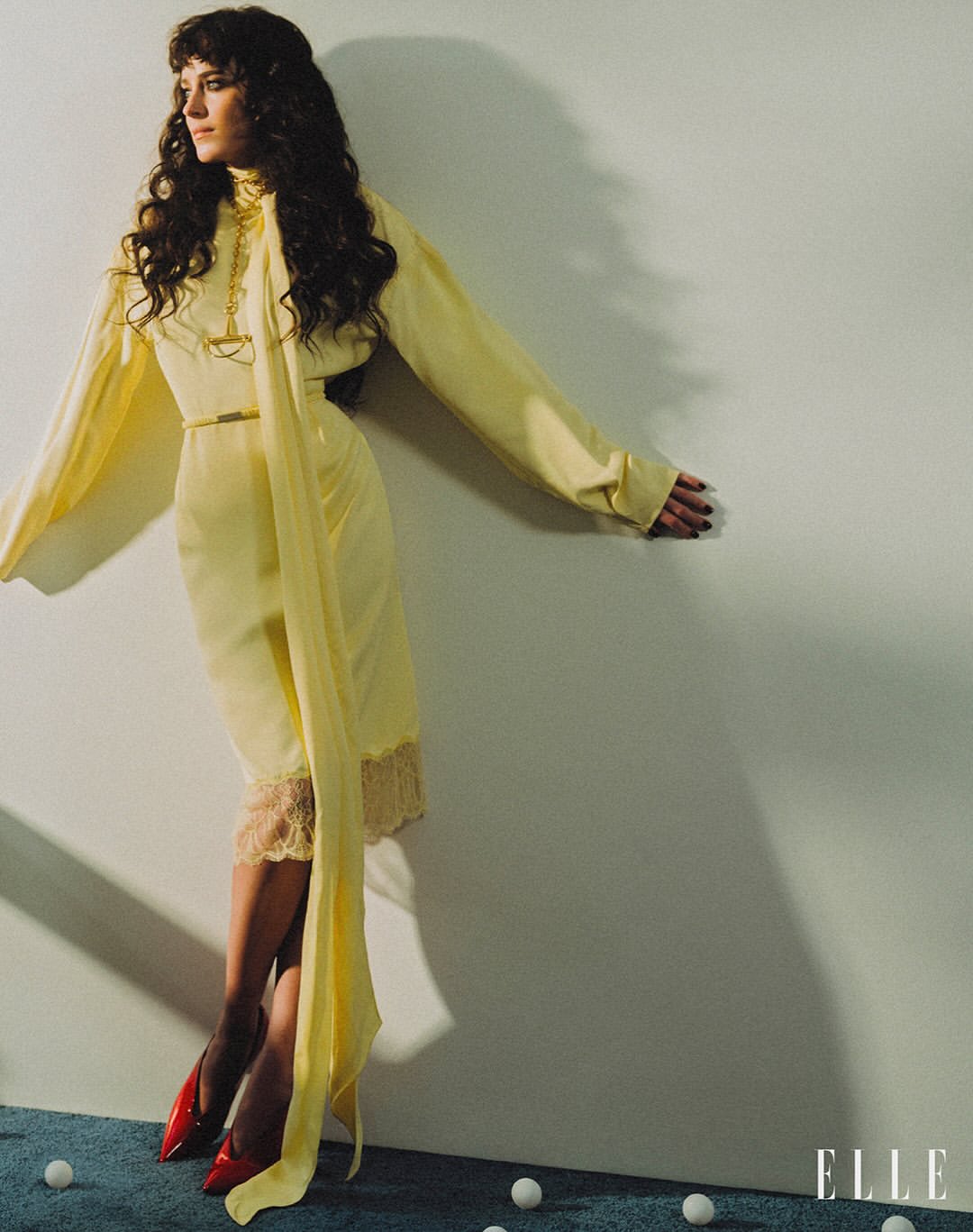 Miss @dakotajohnson for @ellebrasil 📹

#DakotaJohnson shot by @gleesonpaulino and produced by @litmediapro @sharonbattat @zoeturjacanin and @zachyproducer @ziadgeorges 
Fashion Editor @julianagmnz 
Stylist @nanasantiago 
Makeup @georgieeisdellmakeup 
Hair @marktownsend1 
Nails @ashlie_johnson 
Prop Stylist @darling__design 
Digital/Lighting Tech @brando_kalpisian 
#dakota #elle #ellemag #covershoot