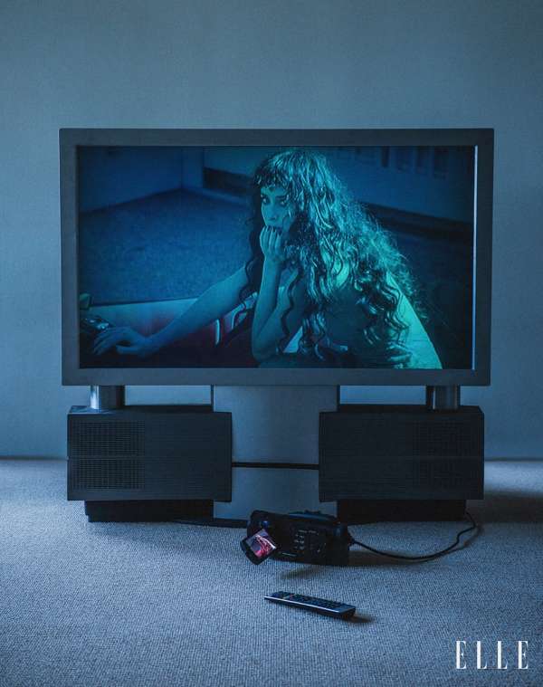 Miss @dakotajohnson for @ellebrasil 📹