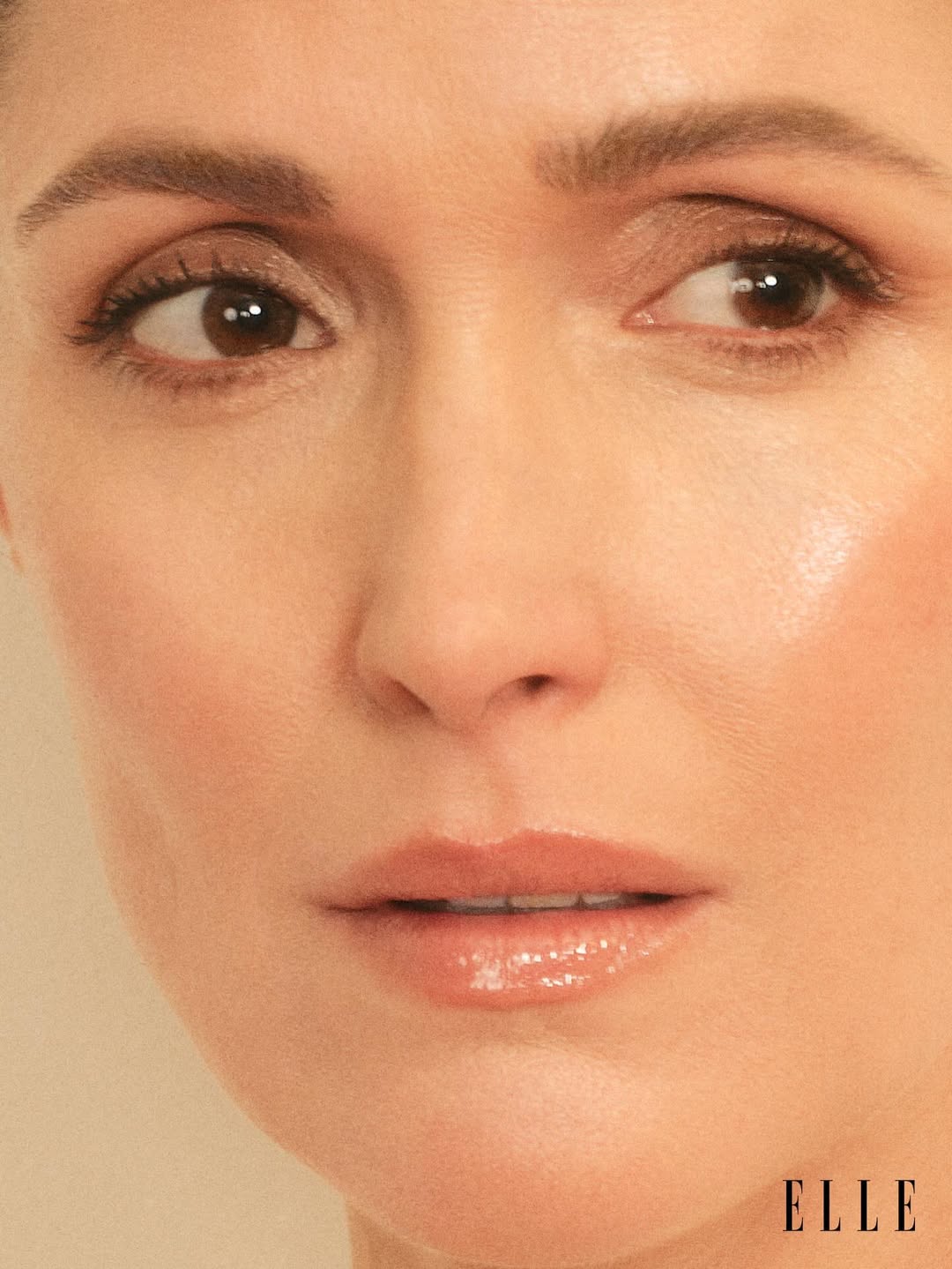 Beauty @fullyrosebyrne for Elle’s #WomeninHollyw...