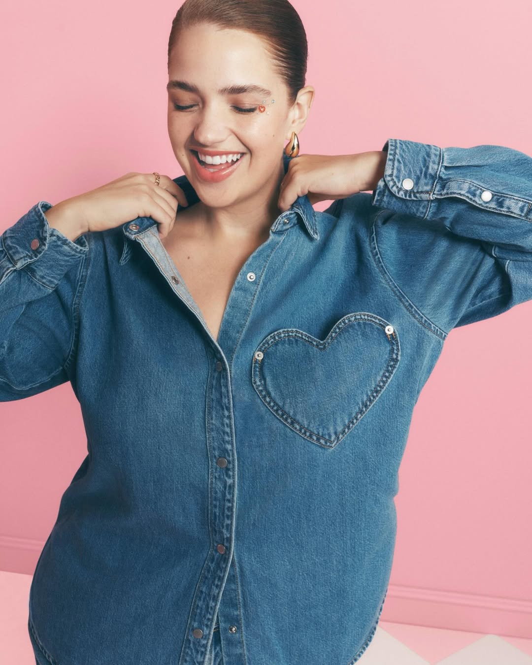 Galentine’s Cuties ready for the holiday @target ❣️

#ValentinesDay babes shot by @tomschirmacher and produced by @zachyproducer 
Creative @lyndsygilbertson + @afrahm 
Stylist @moniquebean 
Hair @amber_duarte 
Makeup @nathanhejl 
Nails @michinail 
Thank you @mrhectorsantana for having us 💘
#vday #target #targetstyle #hearts