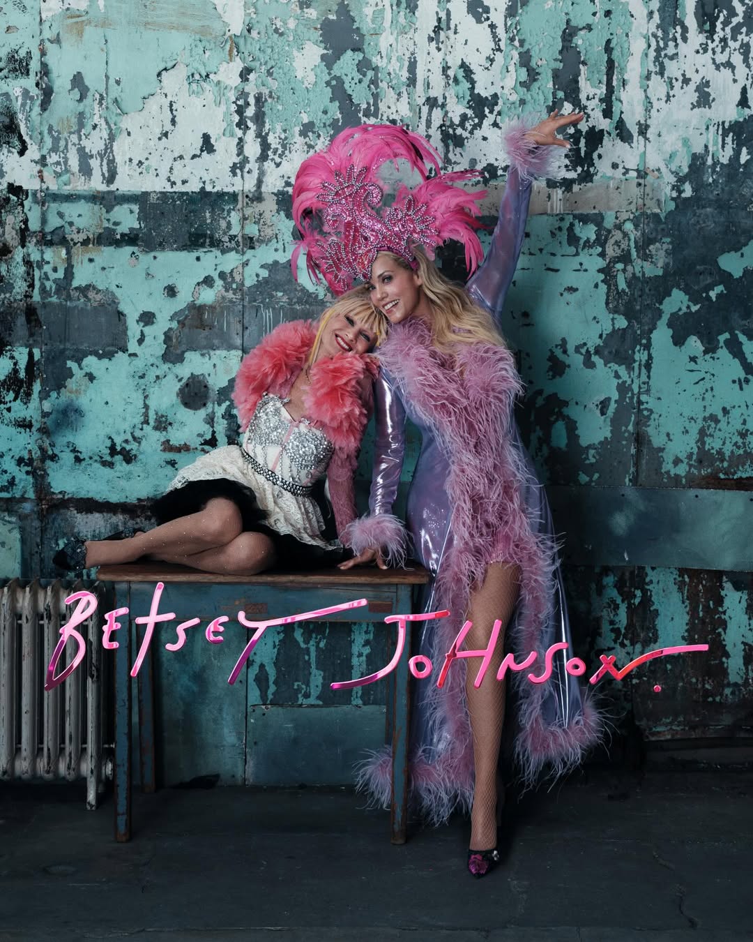 The way we squealed when we heard @elizberkley the ORIGINAL #Showgirl was our talent for @betseyjohnson π¦
#ElizabethBerkley for #BetseyJohnson shot by @zoeygrossman and produced by @zachyproducer
Creative Director @jamesdemolet
Stylist @vittoriacerciello
Hair @claytonhawkins
Makeup @kalikennedy
Nails @stephstonenails
Set Stylist @artandset
Tailor @ninotailors
#versace #showgirls